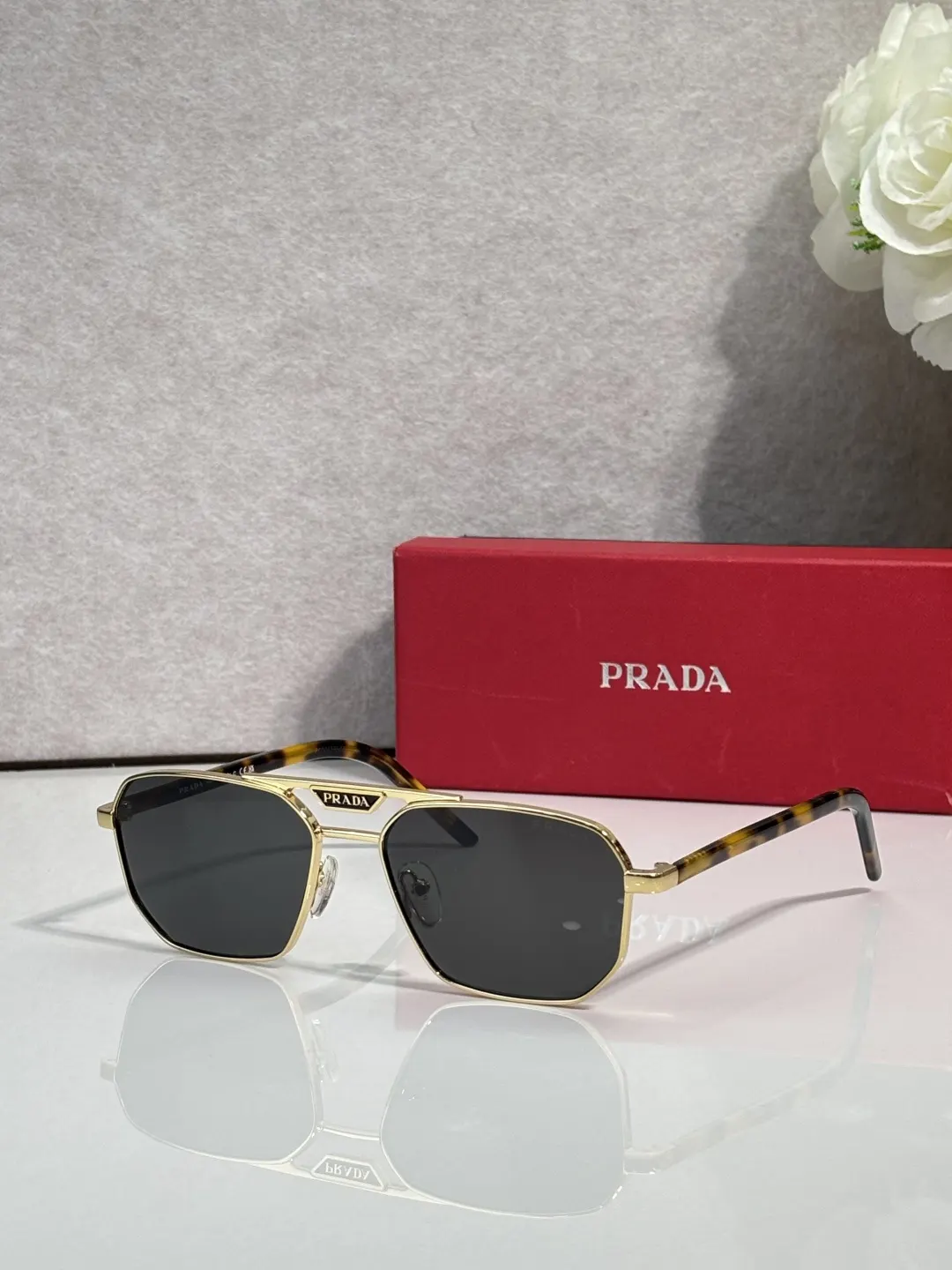 Prada 墨镜 時尚防晒款