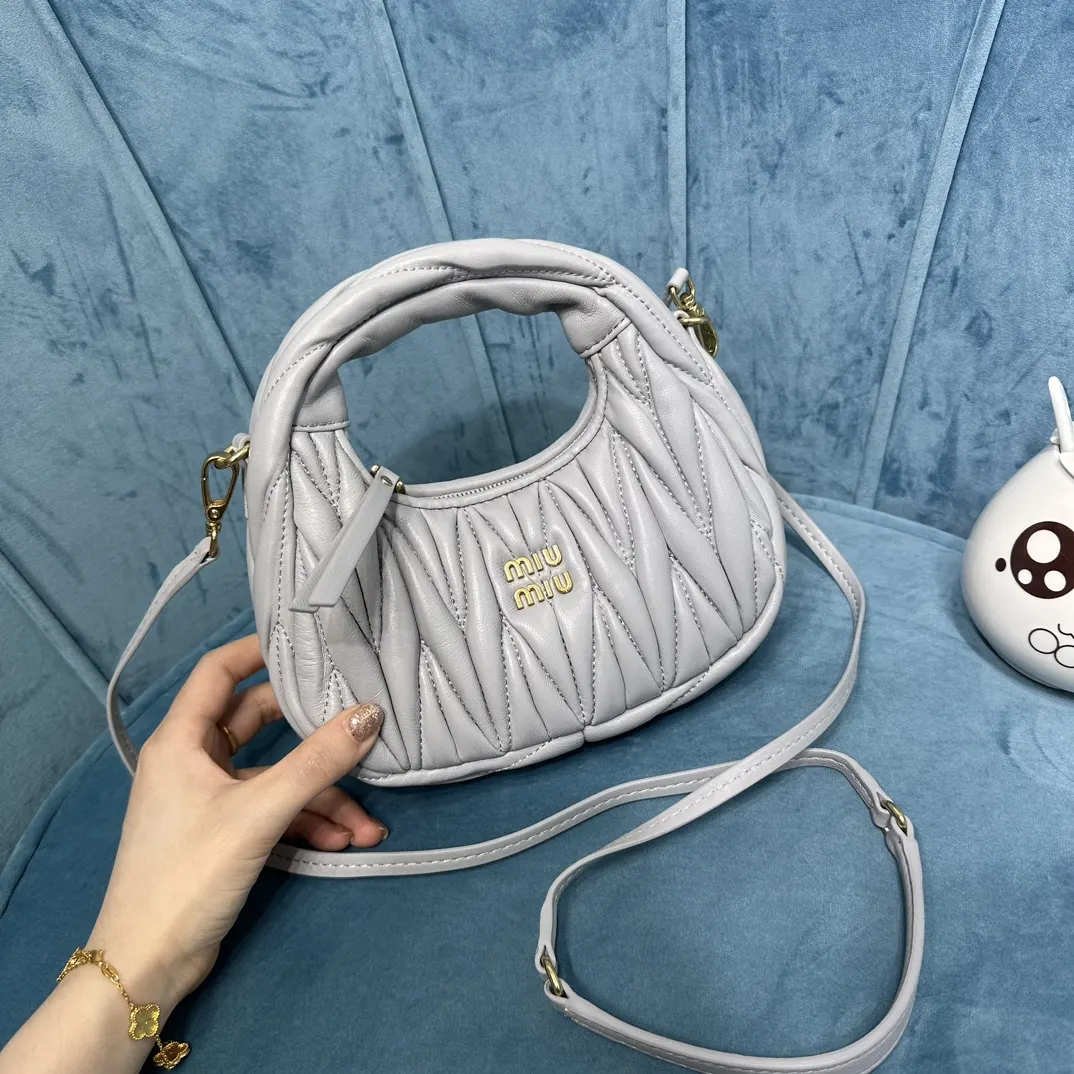Miu 羊皮 斜背包 輕便斜挎款
