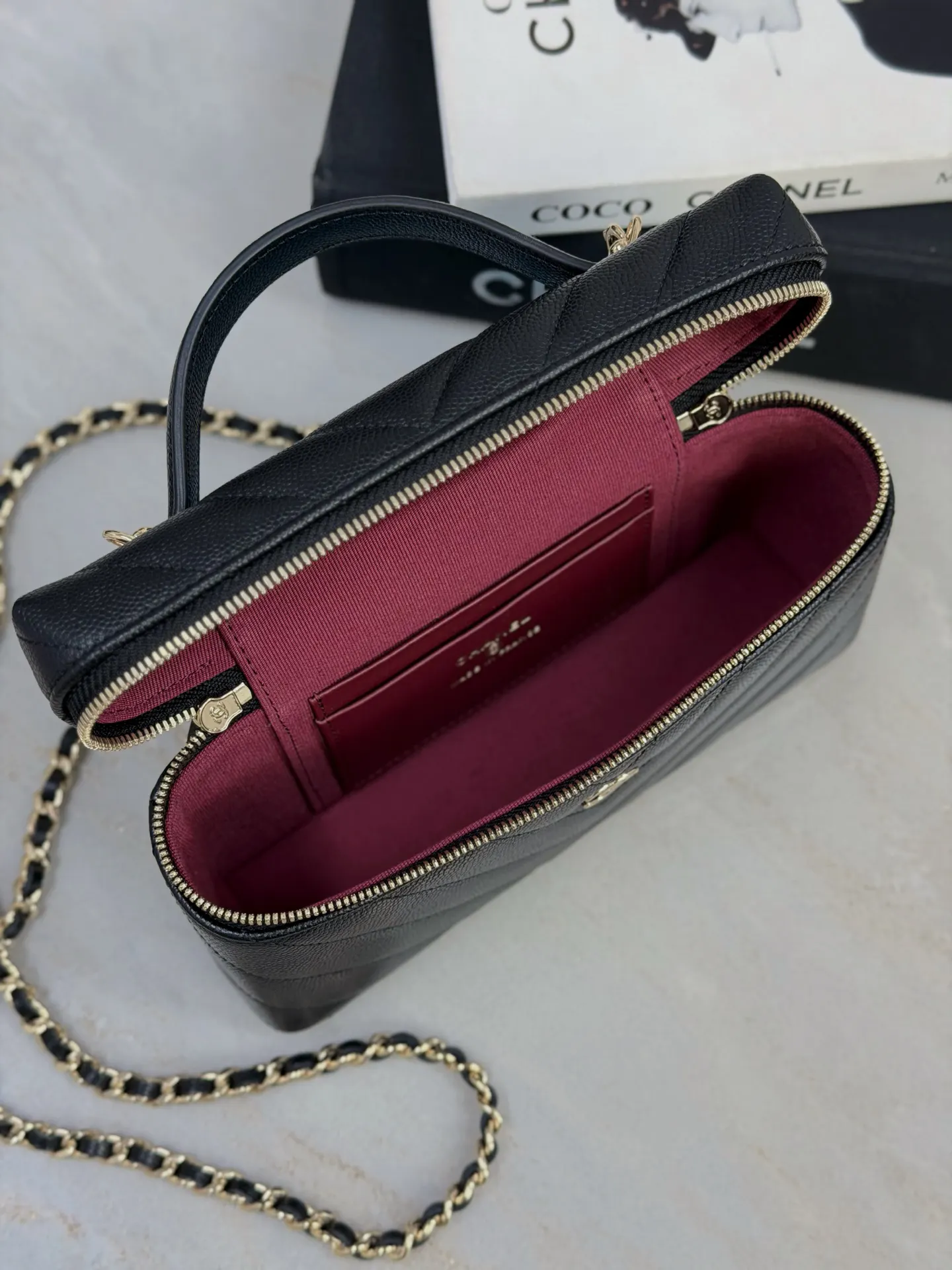 CHANEL 19 Bag 黑色荔枝纹牛皮链条包 单肩斜挎款