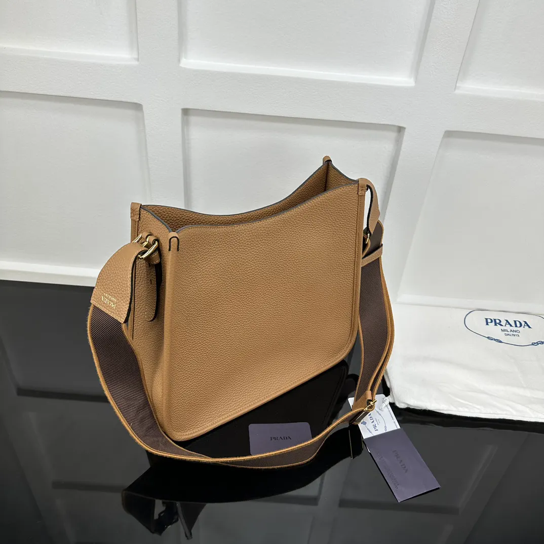 Prada 金色 托特包