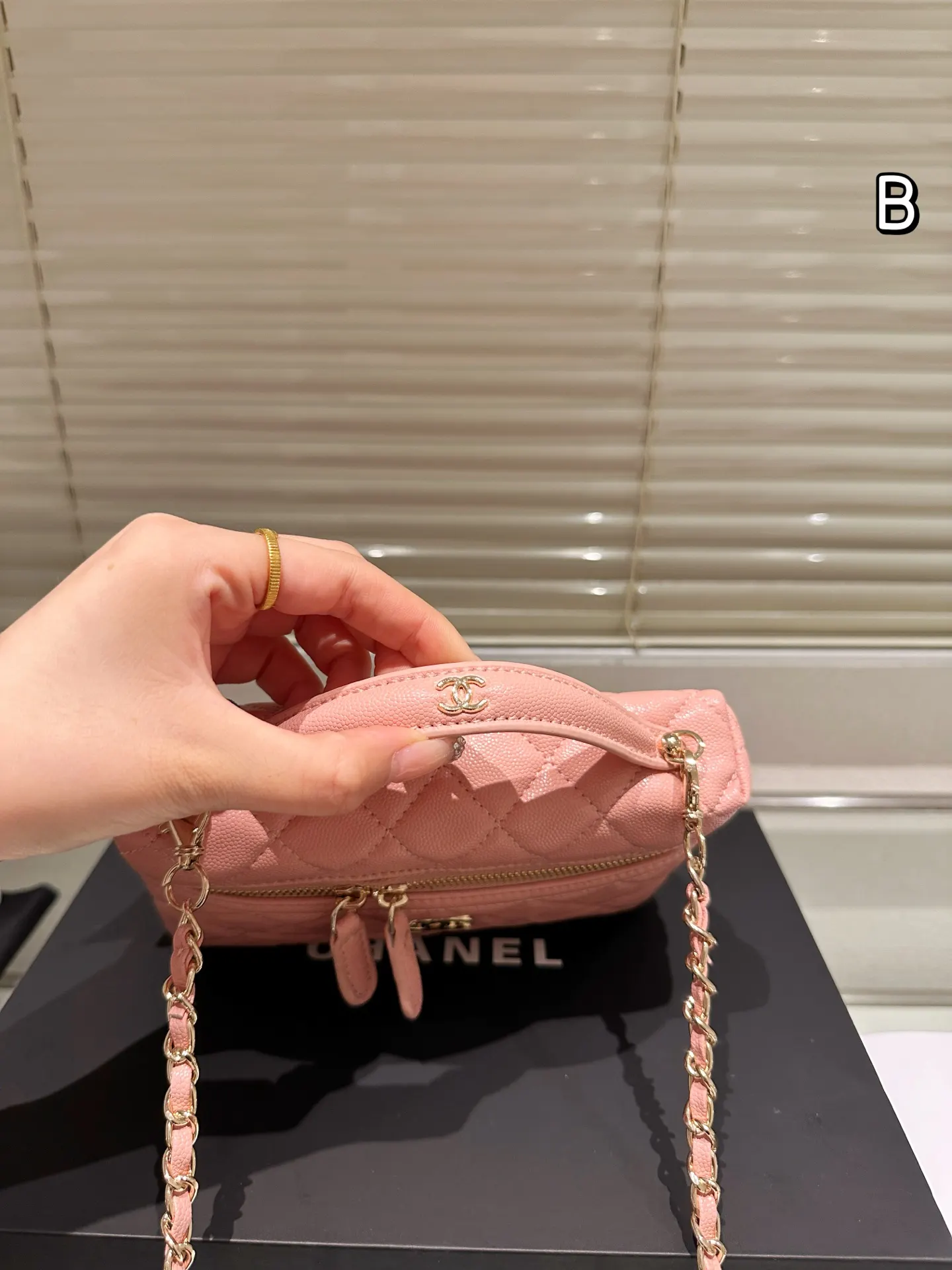 CHANEL 牛皮 挂件 手 斜挎包 轻便斜挎款