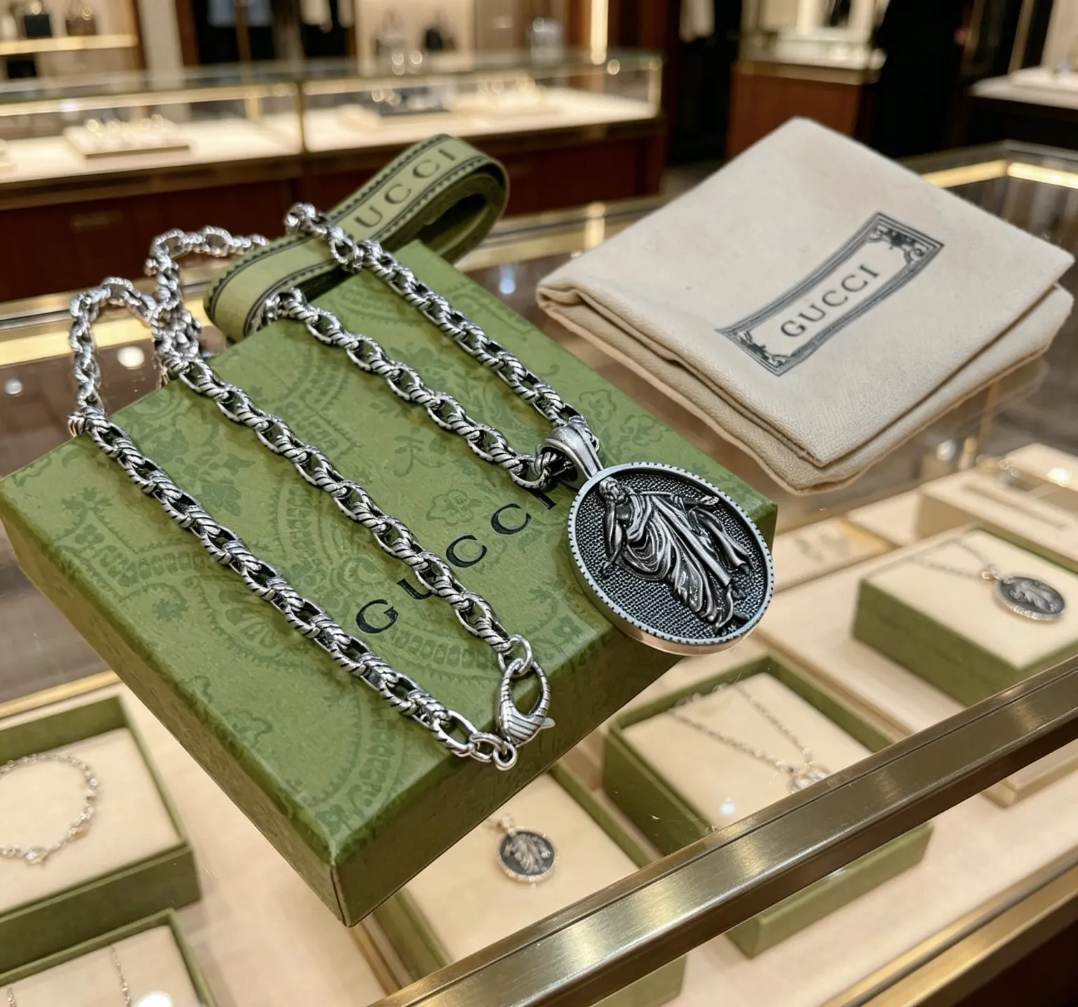 Gucci 链条包 单肩斜挎