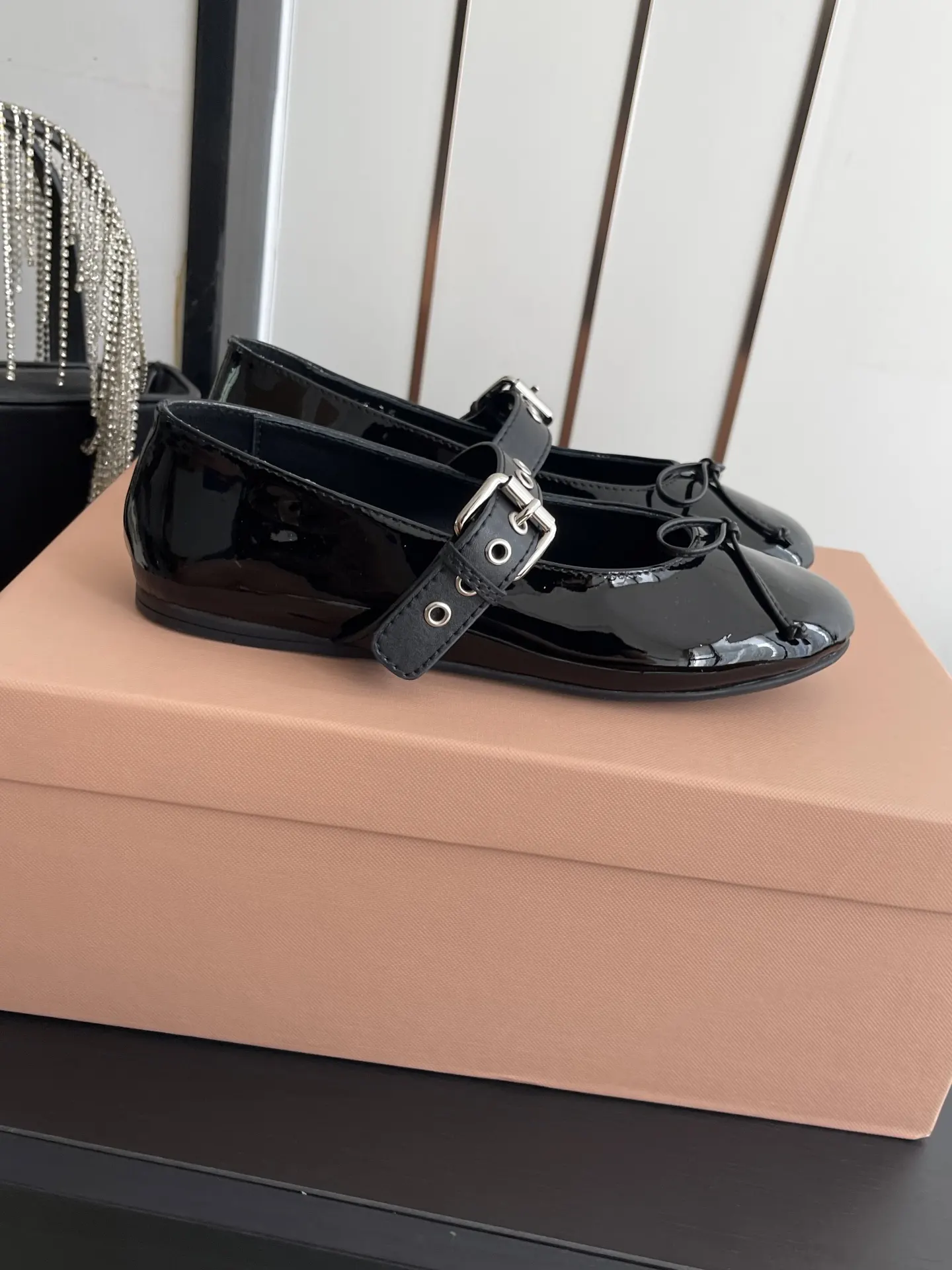 Miu Miu SS 平底鞋 通勤约会款