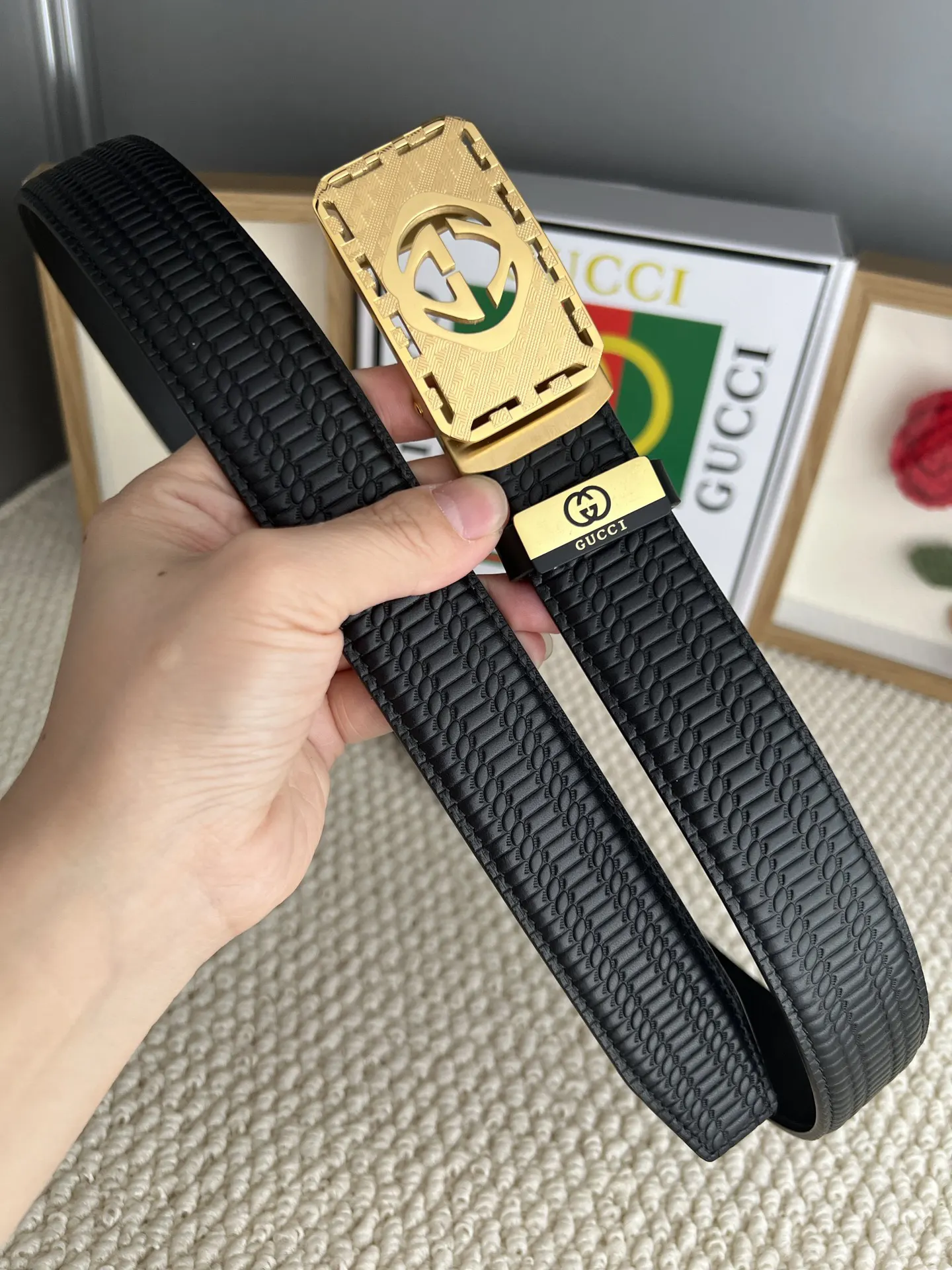 Gucci 双G扣牛皮腰带