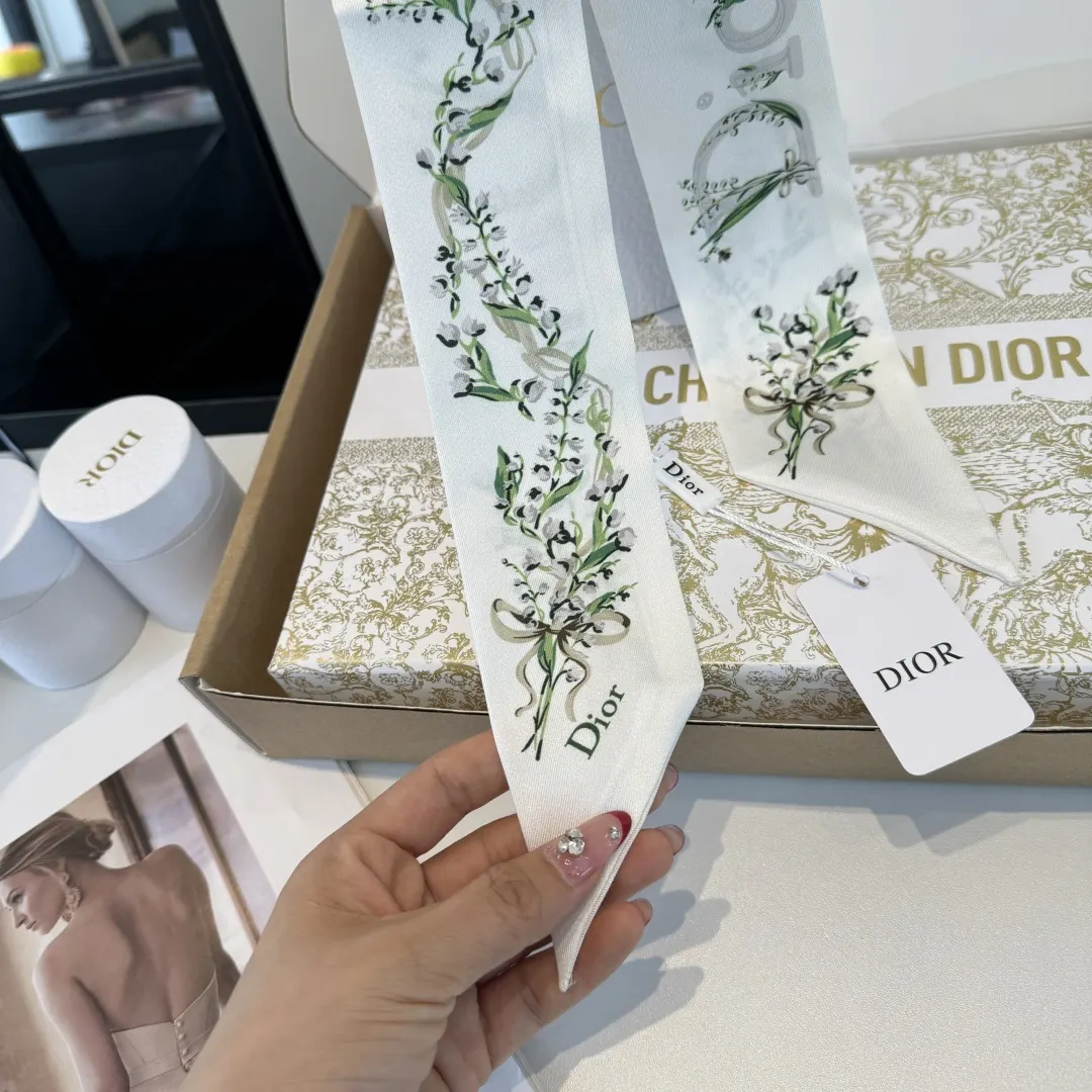 Dior 真絲髮帶 精緻配飾 髮飾(數字8) Dior 真絲髮帶 精緻配飾 髮飾(數字8)