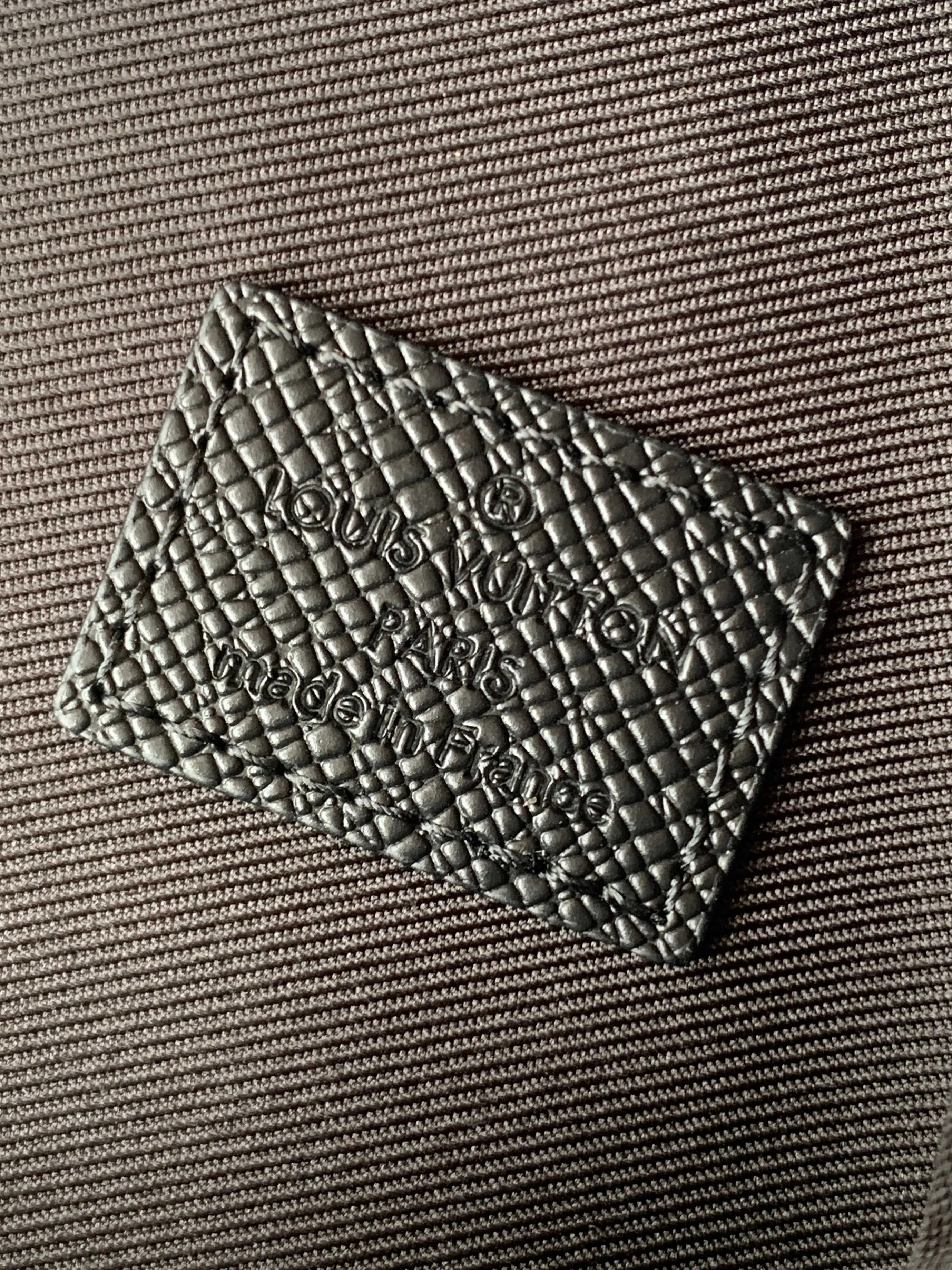 牛皮 拉链侧袋结合存放零钱或其他小物的可拆卸拉链袋 提供传 双肩包 实用双肩款