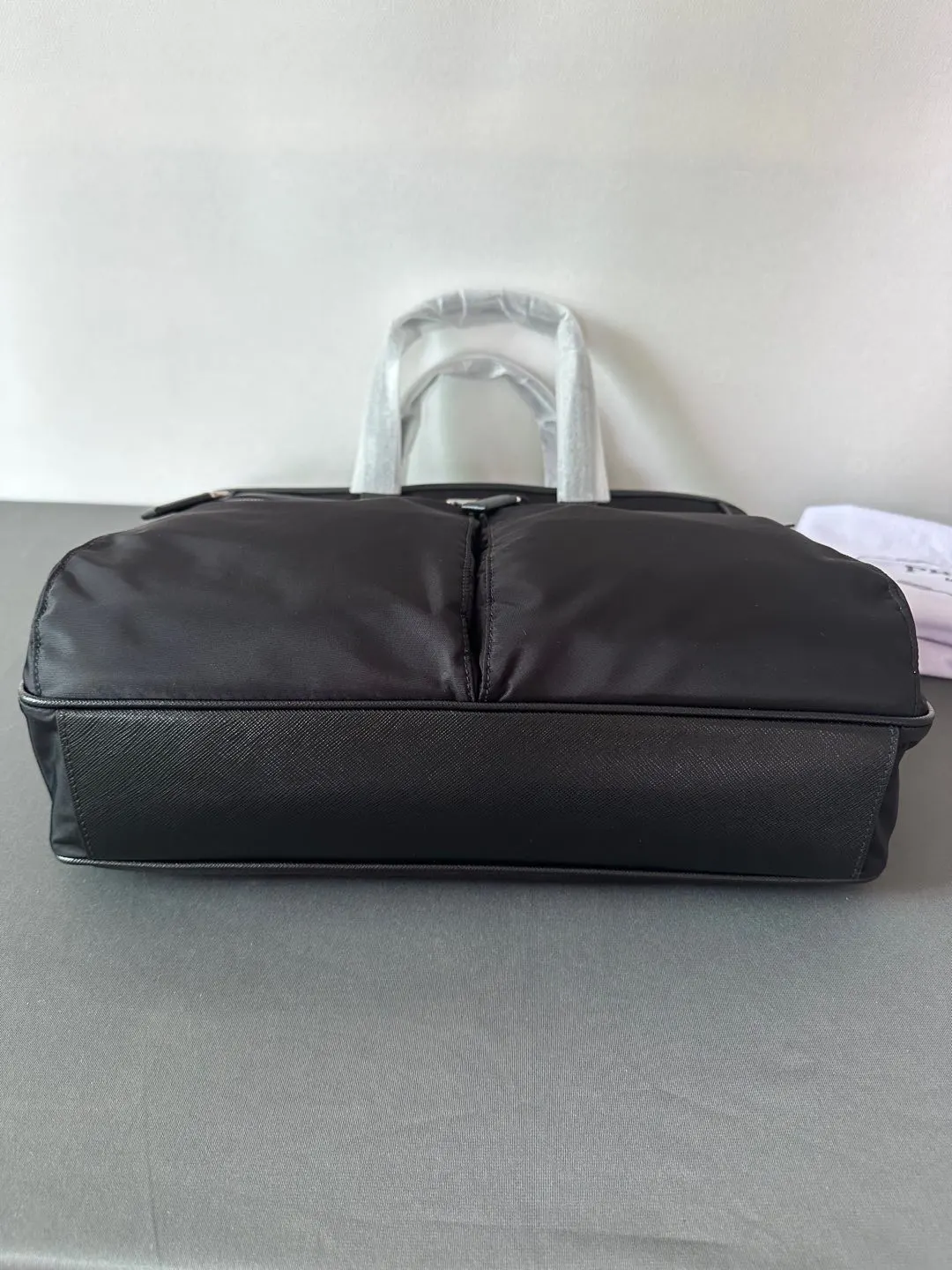 Prada 牛皮 纯 功能性Re Nylon再生尼龍与Safflano 托特包 大容量托特款