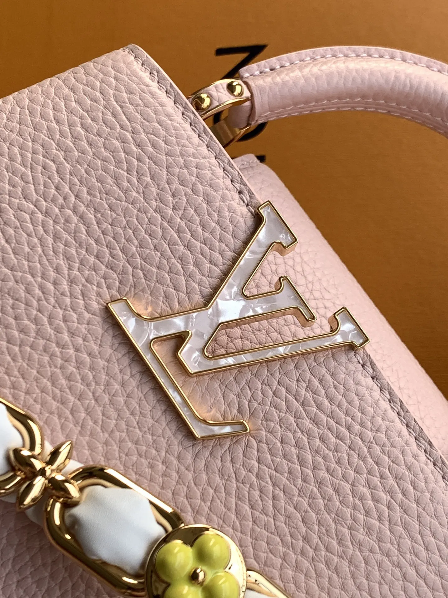 LV Pink Chain Handle Bag Image 7 LV Pink Chain Handle Bag Image 7