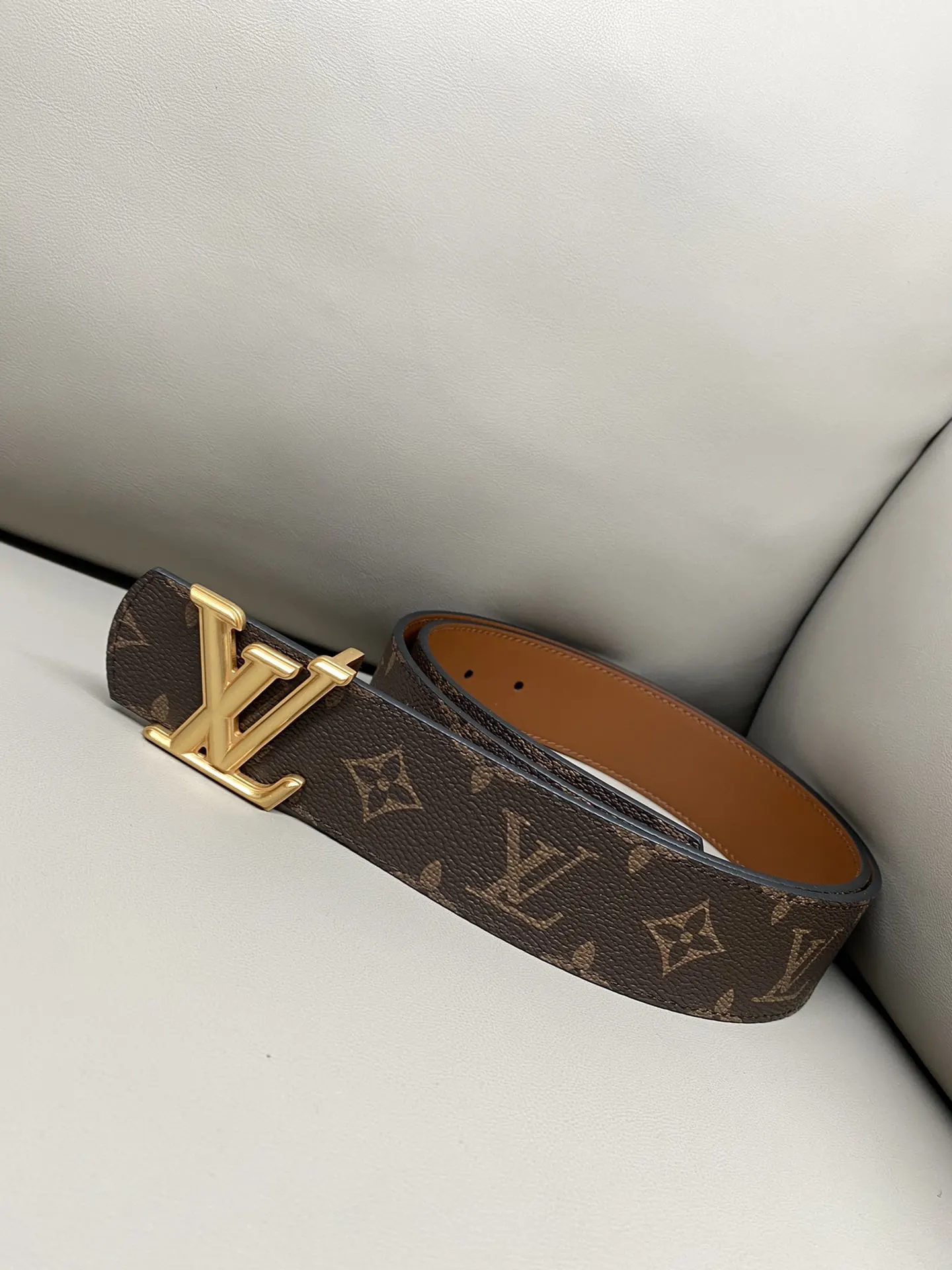 LV Double Sided Belt, Business Casual Image 2 LV Double Sided Belt, Business Casual Image 2