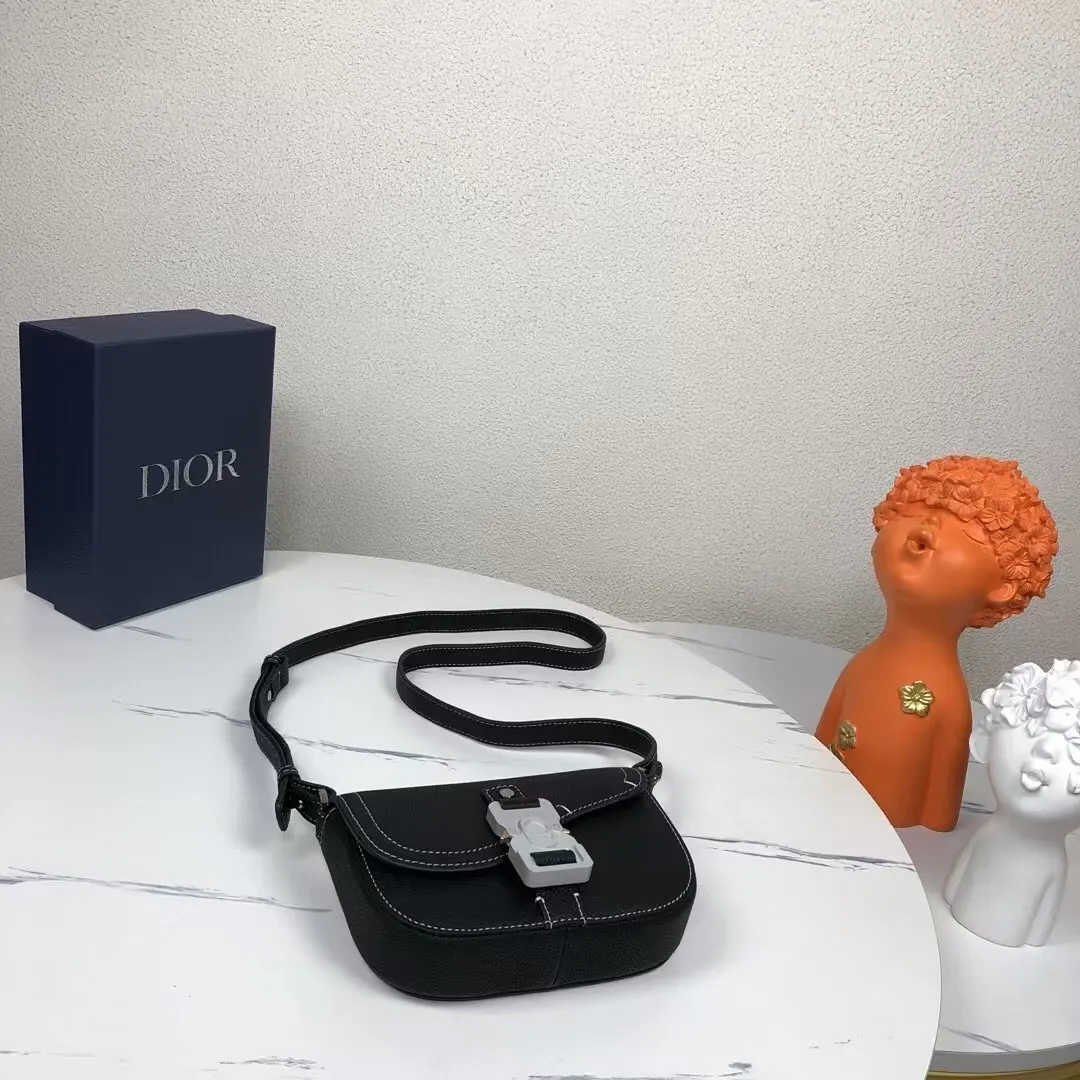 黑色 牛皮 市场 欢迎对比 马鞍手拿包附 精致手拿款