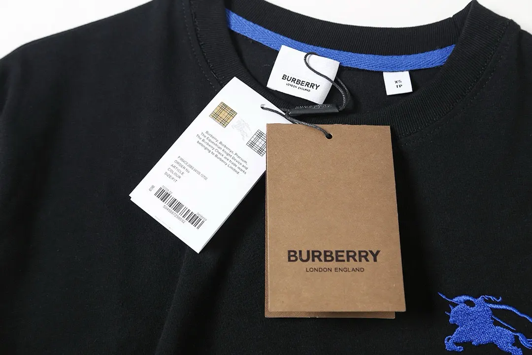 Burberry 26SS 刺繡 水洗 短袖T恤 休閒百搭款(數字7) Burberry 26SS 刺繡 水洗 短袖T恤 休閒百搭款(數字7)