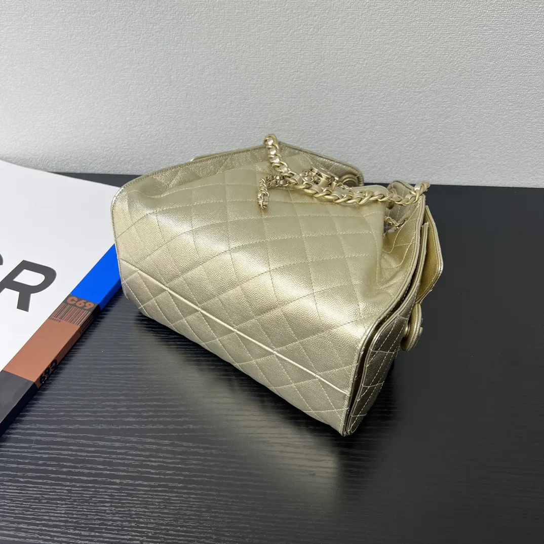 CHANEL 金色牛皮Hobo腋下包 金链款