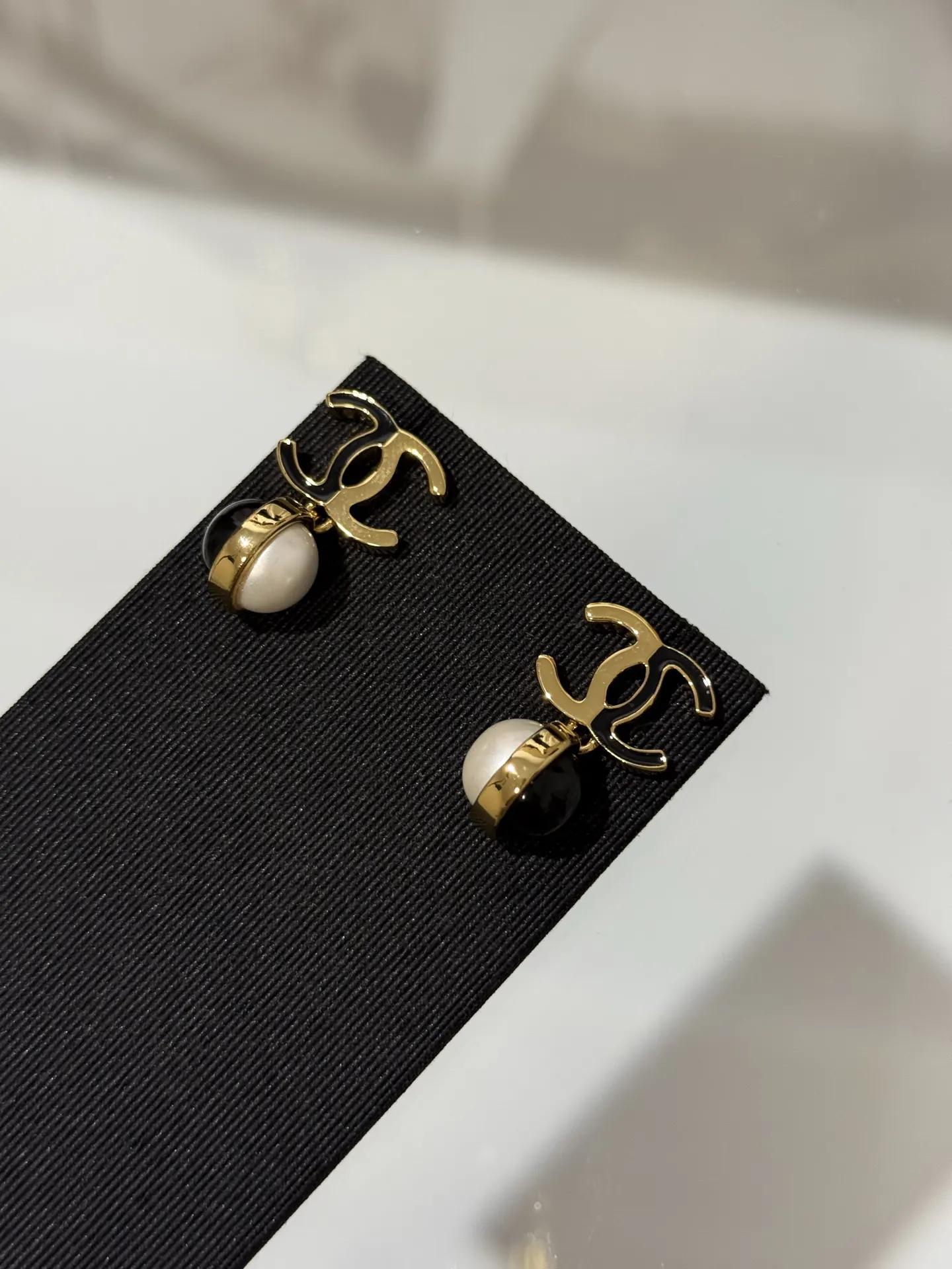 Chanel 黑金 拼色 珍珠 珐琅 耳环 优雅耳饰