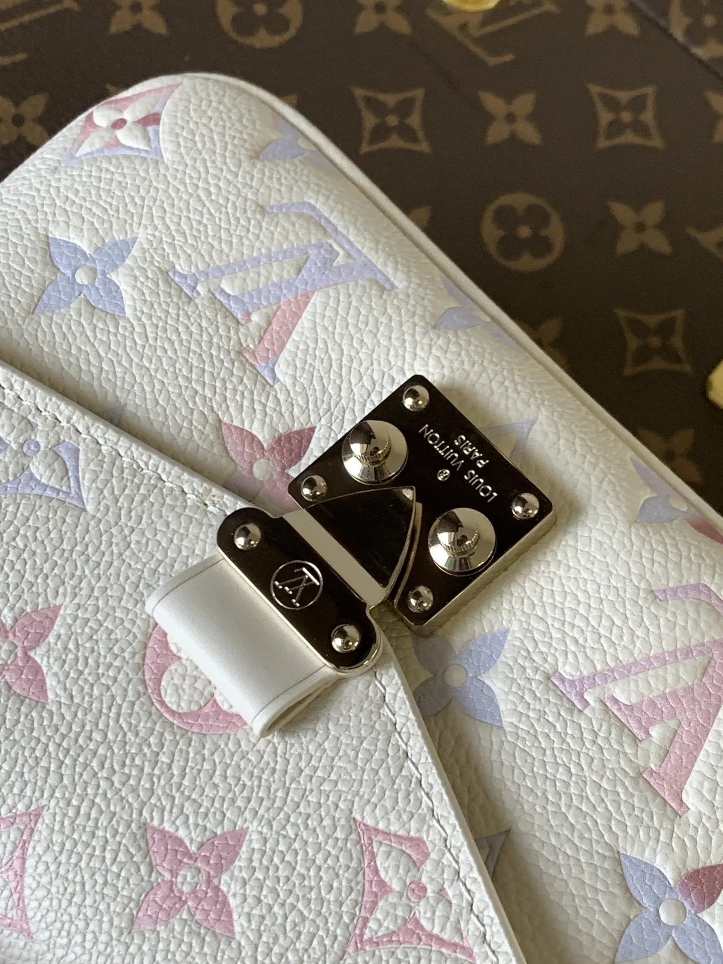 牛皮 Pochette Mét 鏈條包 精致鏈條款