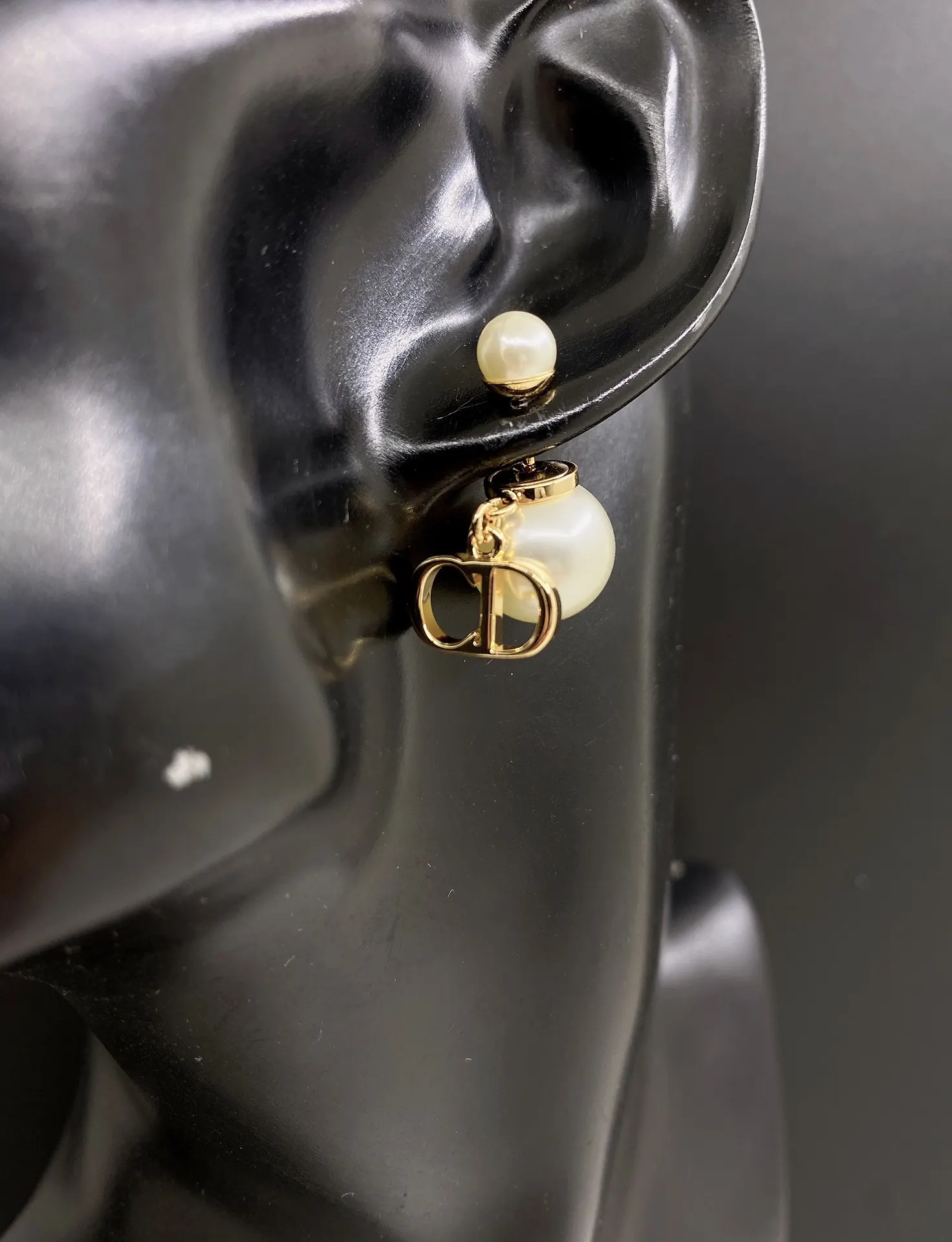Dior 蜜蜂珍珠耳环 金色