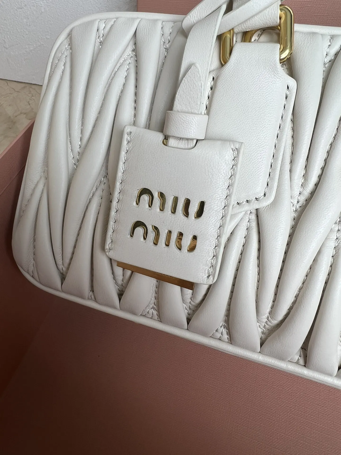 Miu 羊皮 斜背包 輕便斜挎款