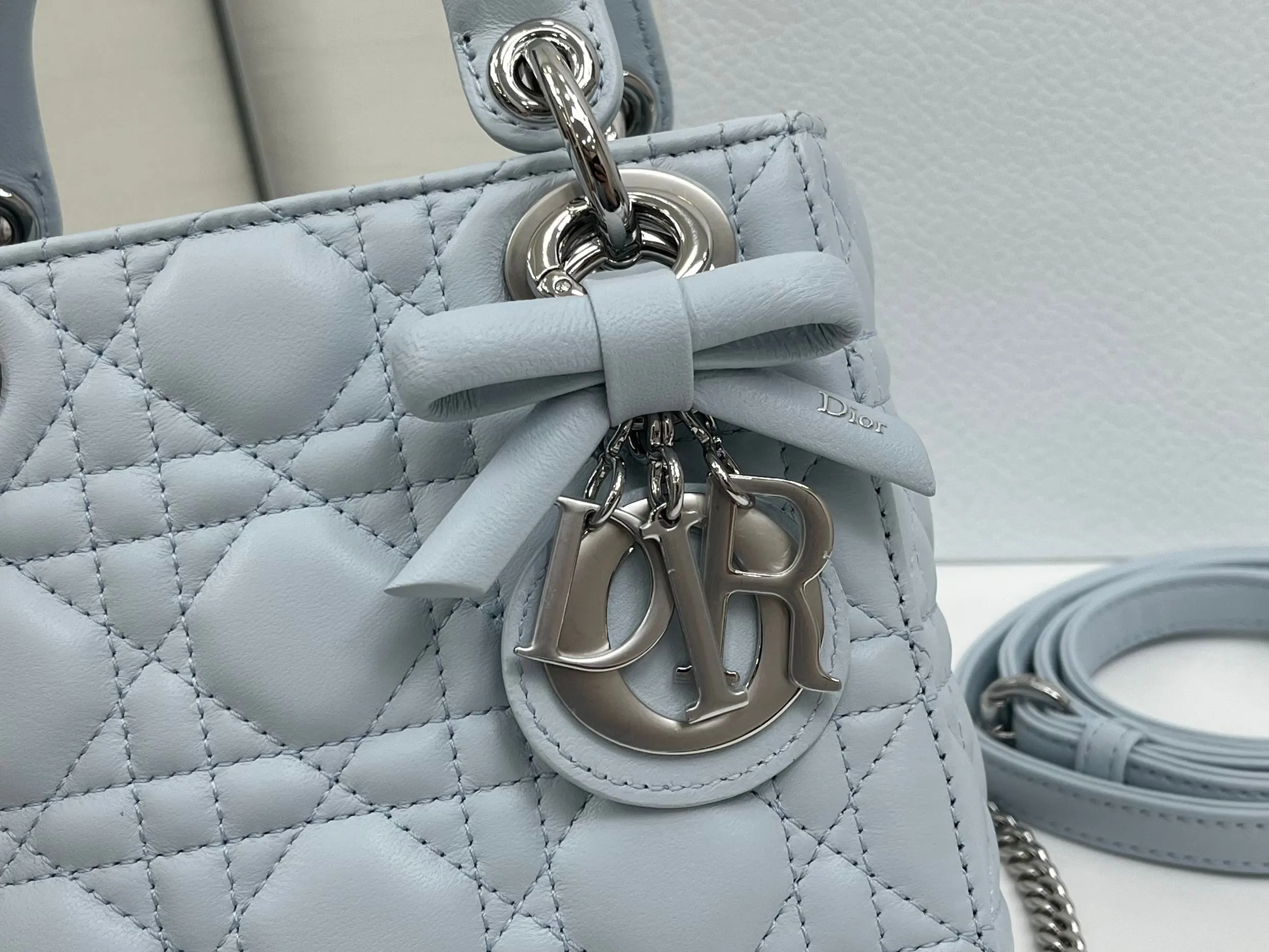 Dior Lady Dior Lady 冰川蓝链条包 手提斜挎