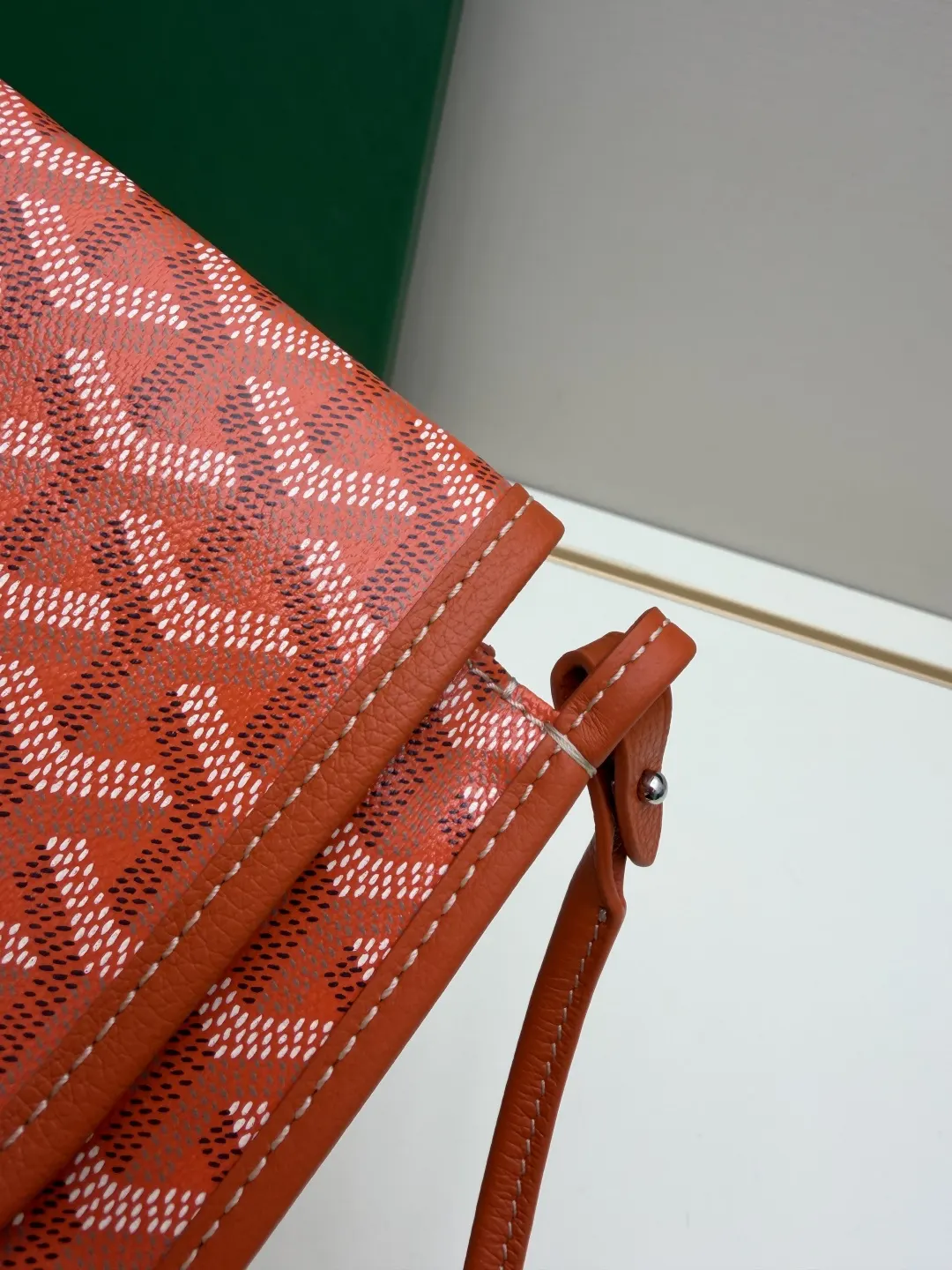 UMET 手拿包的 自 SAINTLOUIS包的 精致手拿款