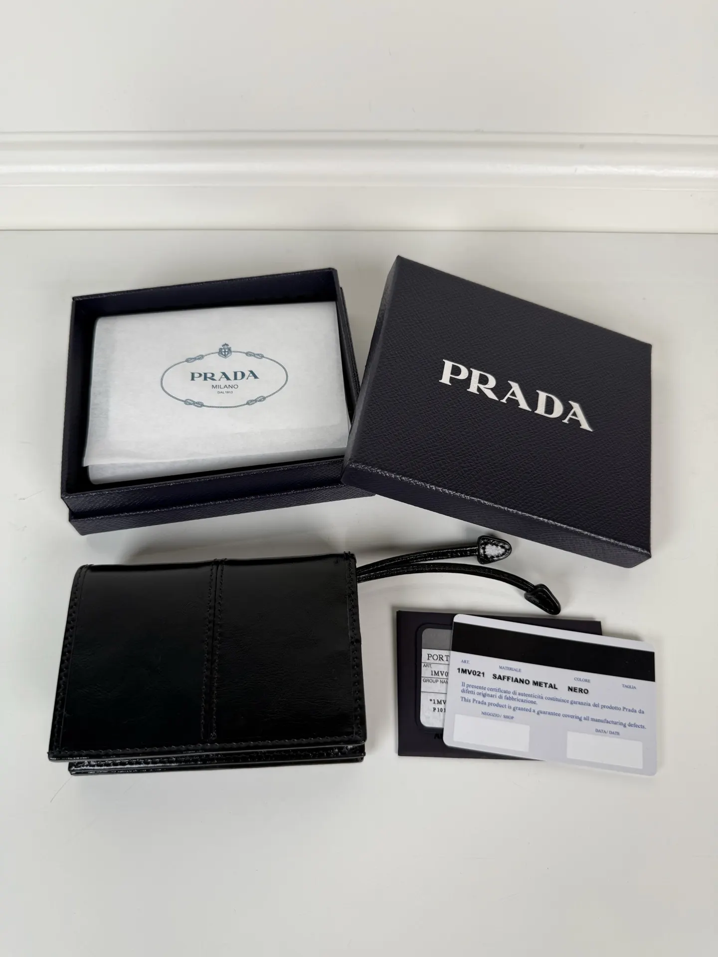 Prada 黑色 钱包