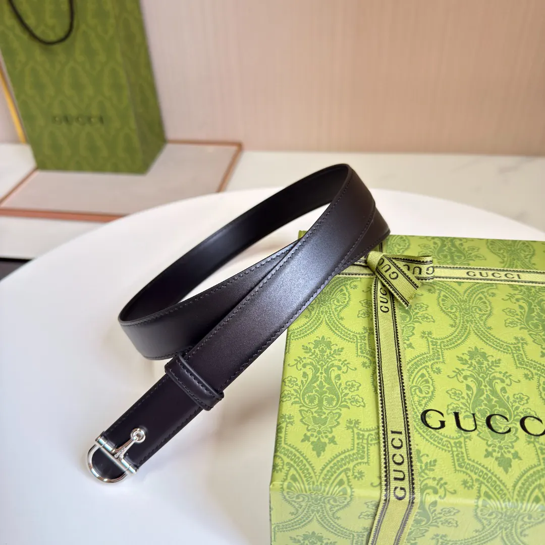 Gucci 双G扣牛皮双面腰带 商务休闲款