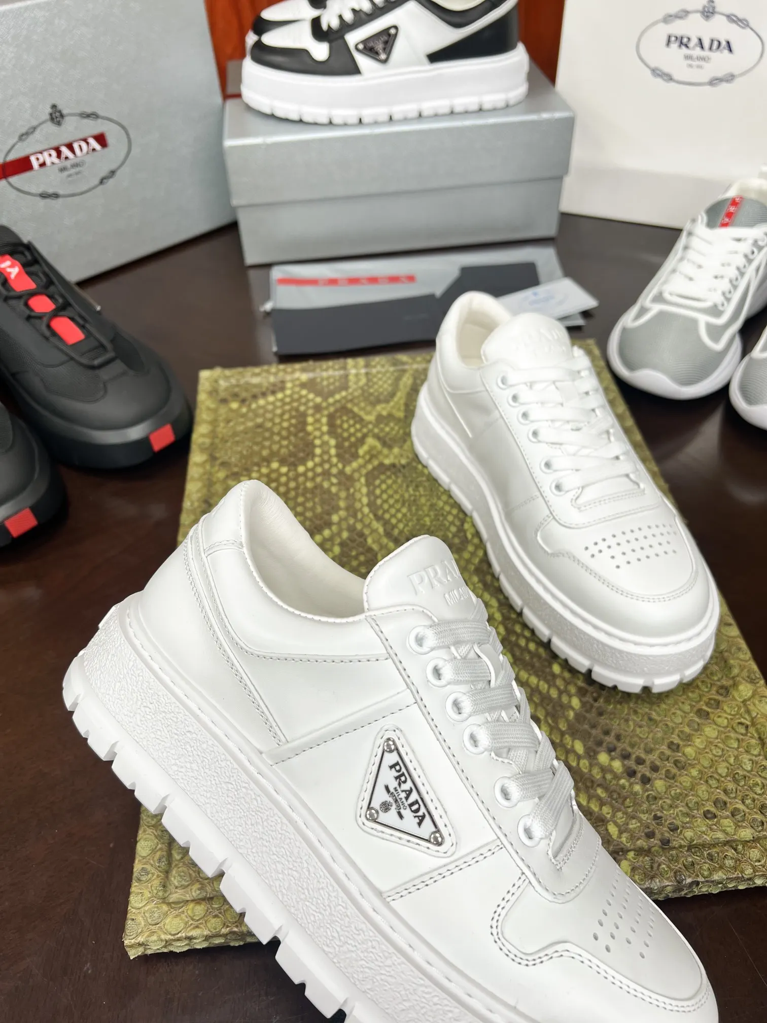 PRADA 牛皮 休闲鞋 舒适百搭款
