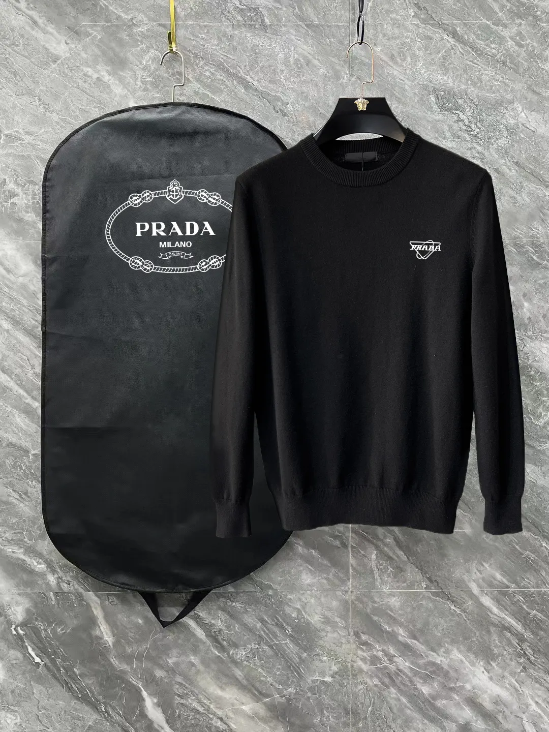 PRADA 针织 Logo 针织衫 休闲百搭款
