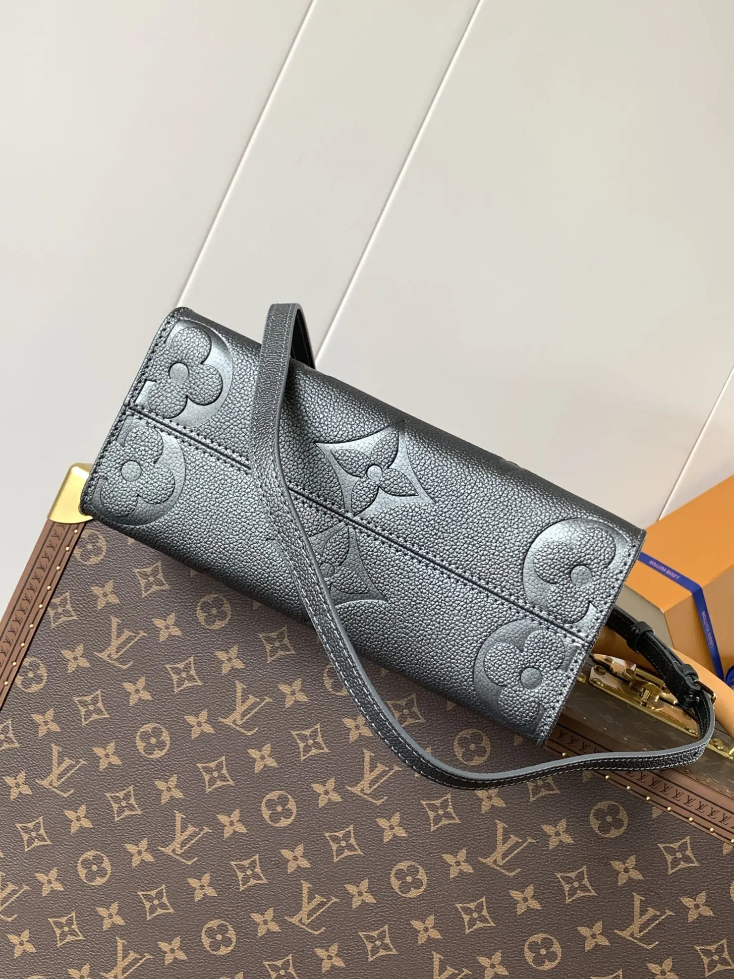 LV 灰色 牛皮 枪灰色 头层牛皮 收纳包 旅行收纳款