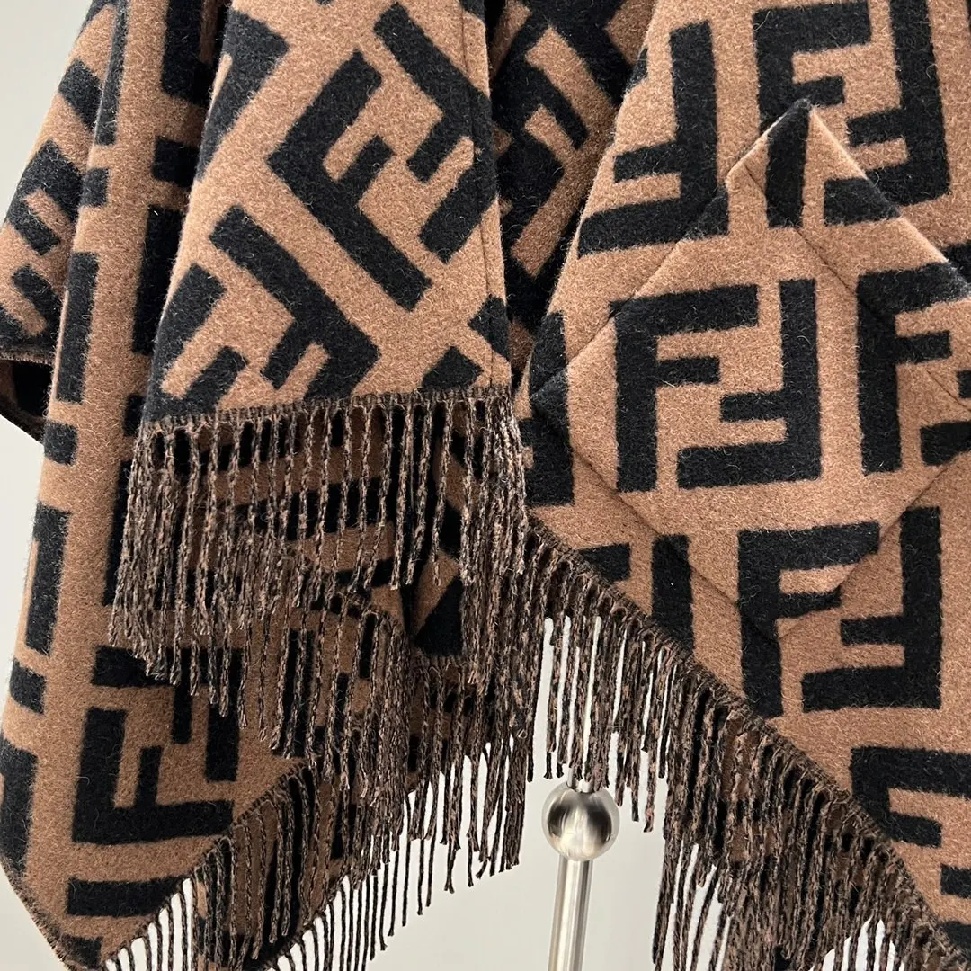 Fendi 咖色 羊绒 字母 帽子 日常造型款