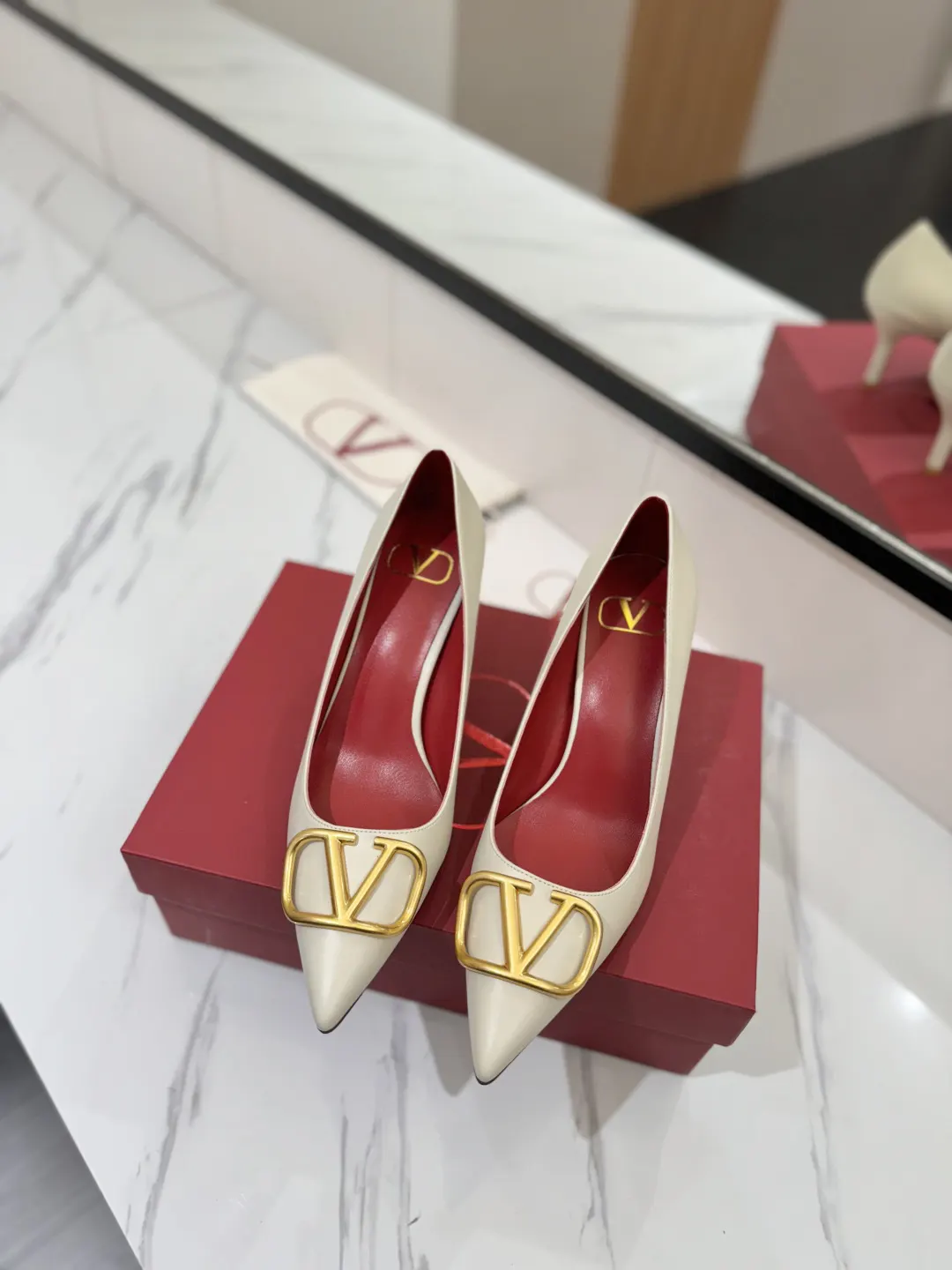 Valentino 金色 平底鞋 通勤约会款 款05