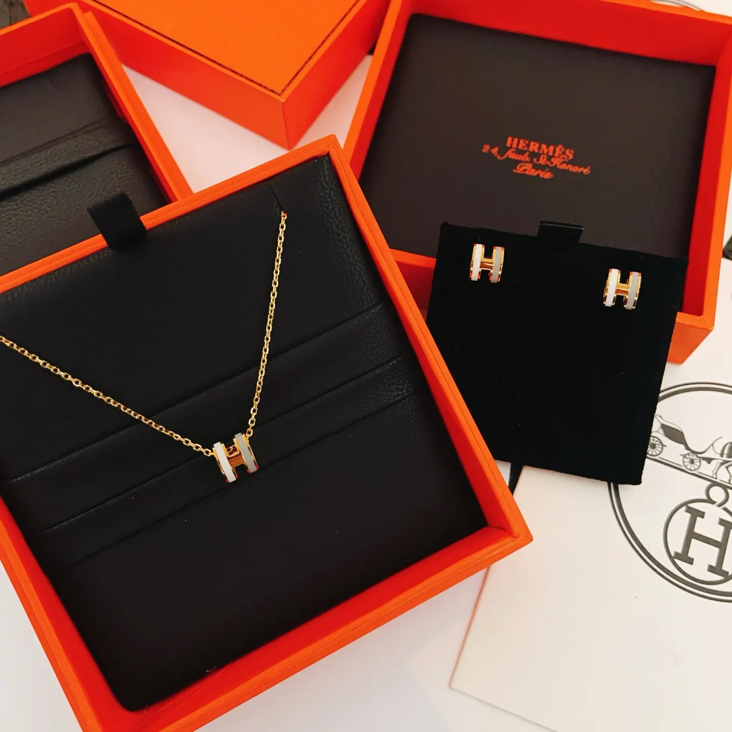 Hermes 金色 耳钉 小巧点缀款