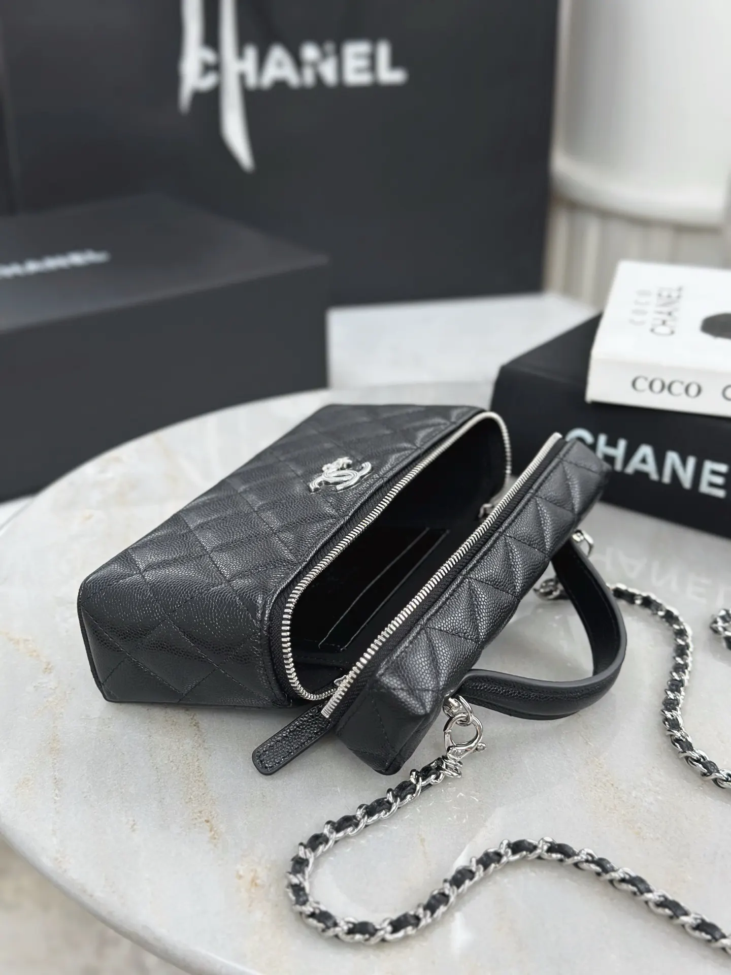 CHANEL 19 Bag 黑色荔枝纹牛皮链条包 复古款