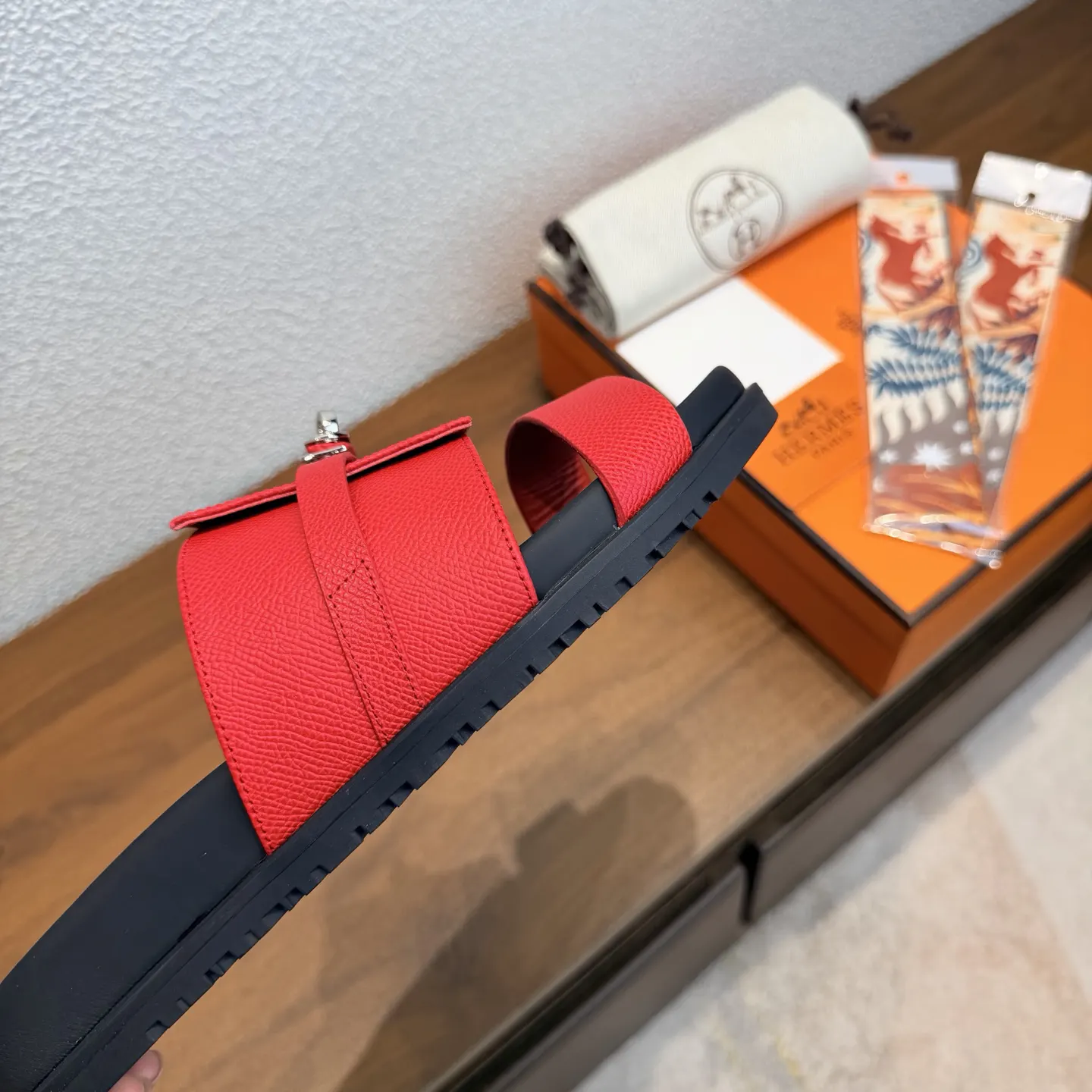 Hermès 经典 小牛皮 拖鞋 舒适