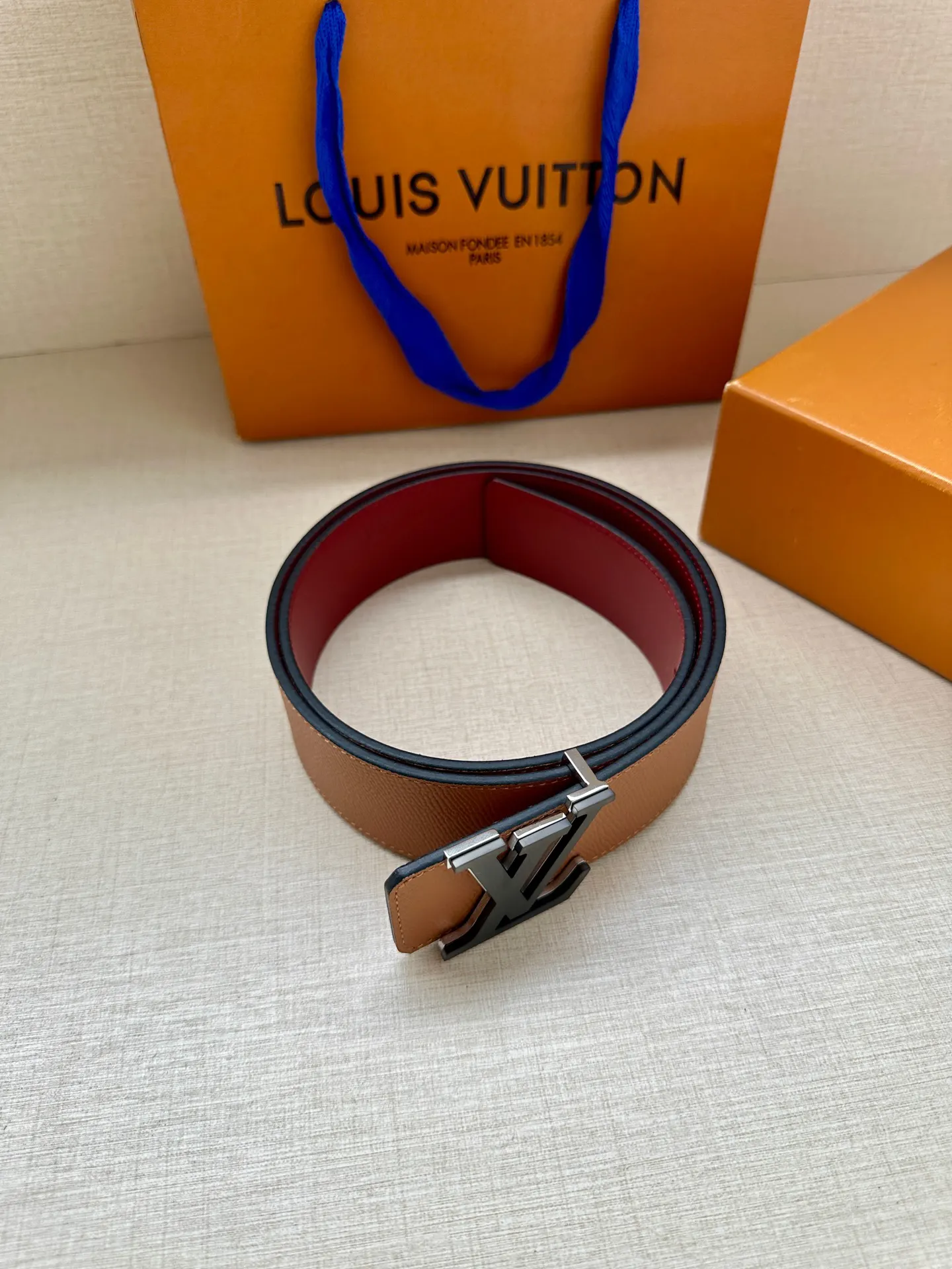 LV Double Sided Belt, Business Casual Image 4 LV Double Sided Belt, Business Casual Image 4