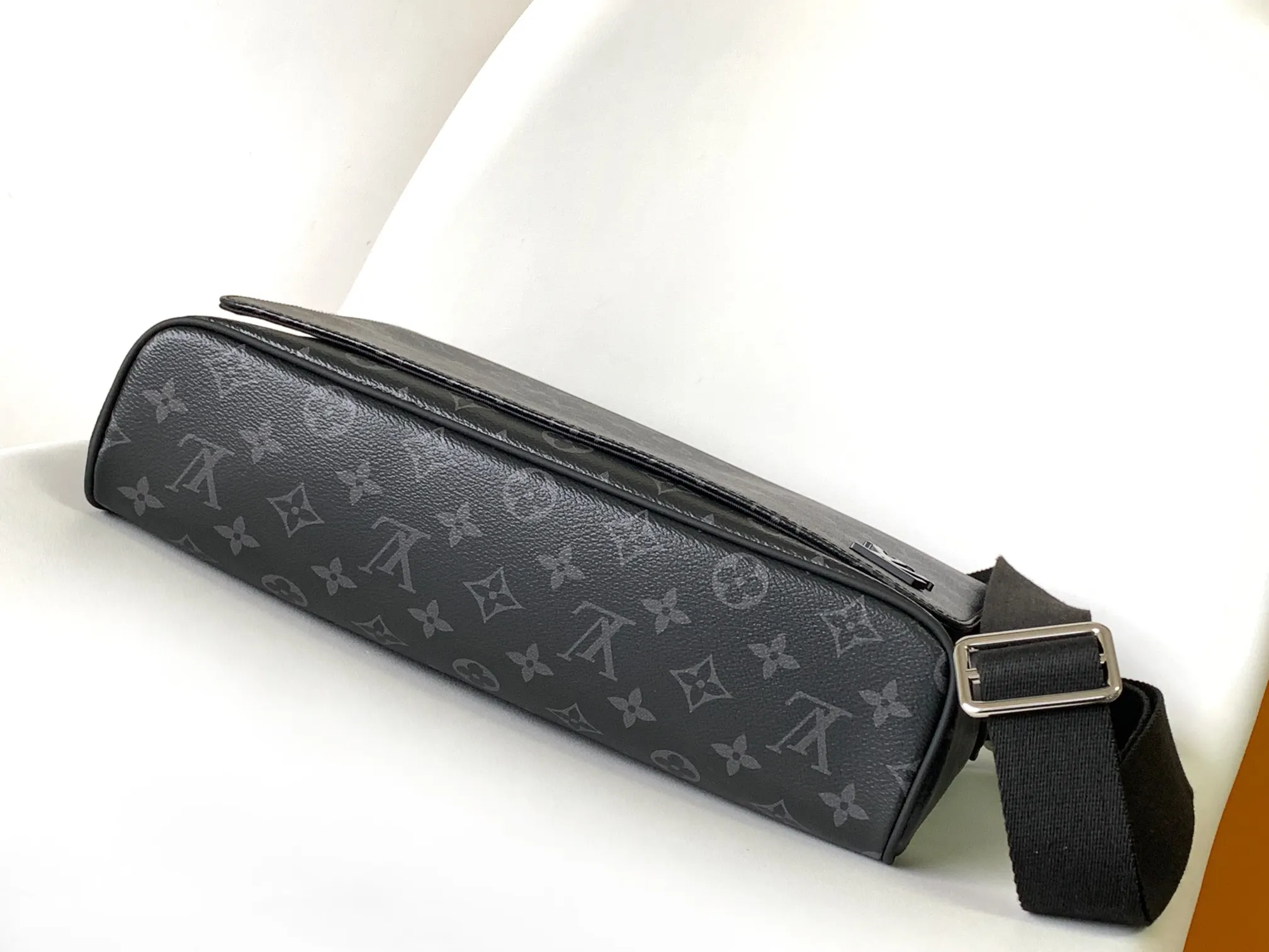 LV 黑灰压纹公文手提包 宽肩带斜挎款｜ORBUYBAG 嵐奢包高端時尚精品