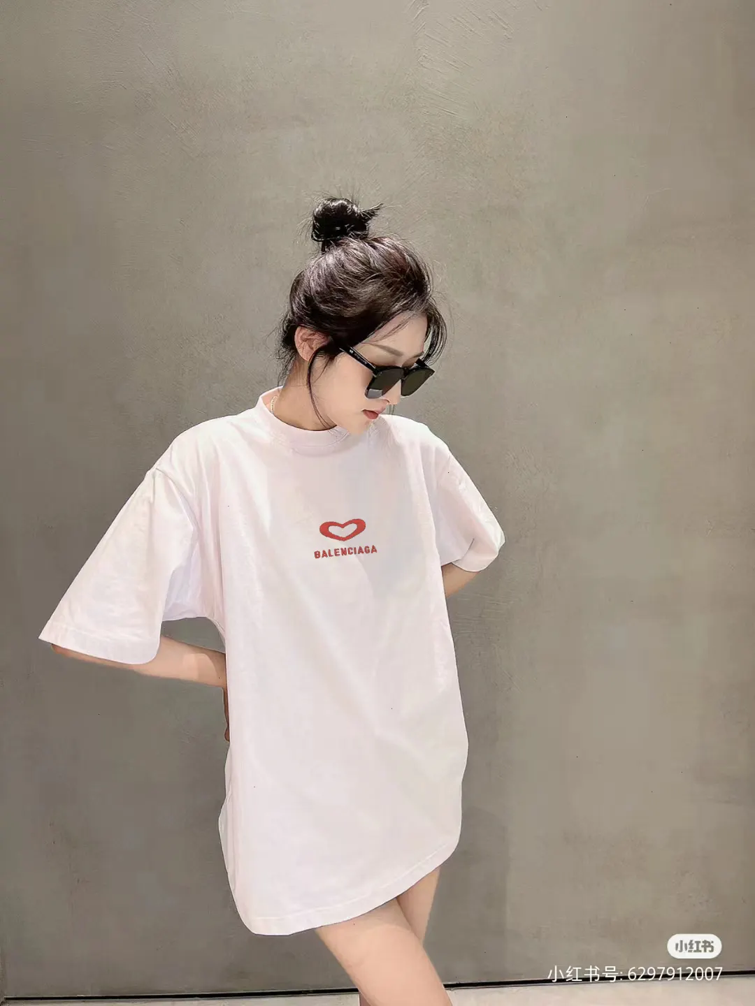 Balenciaga 紅色/白色 T恤(數字8) Balenciaga 紅色/白色 T恤(數字8)