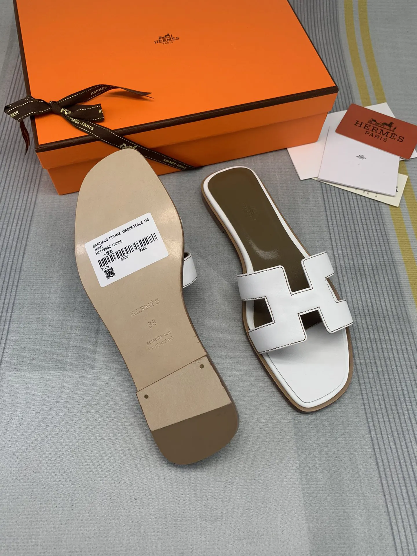 Hermès Oran 白色 牛皮 拖鞋 舒适