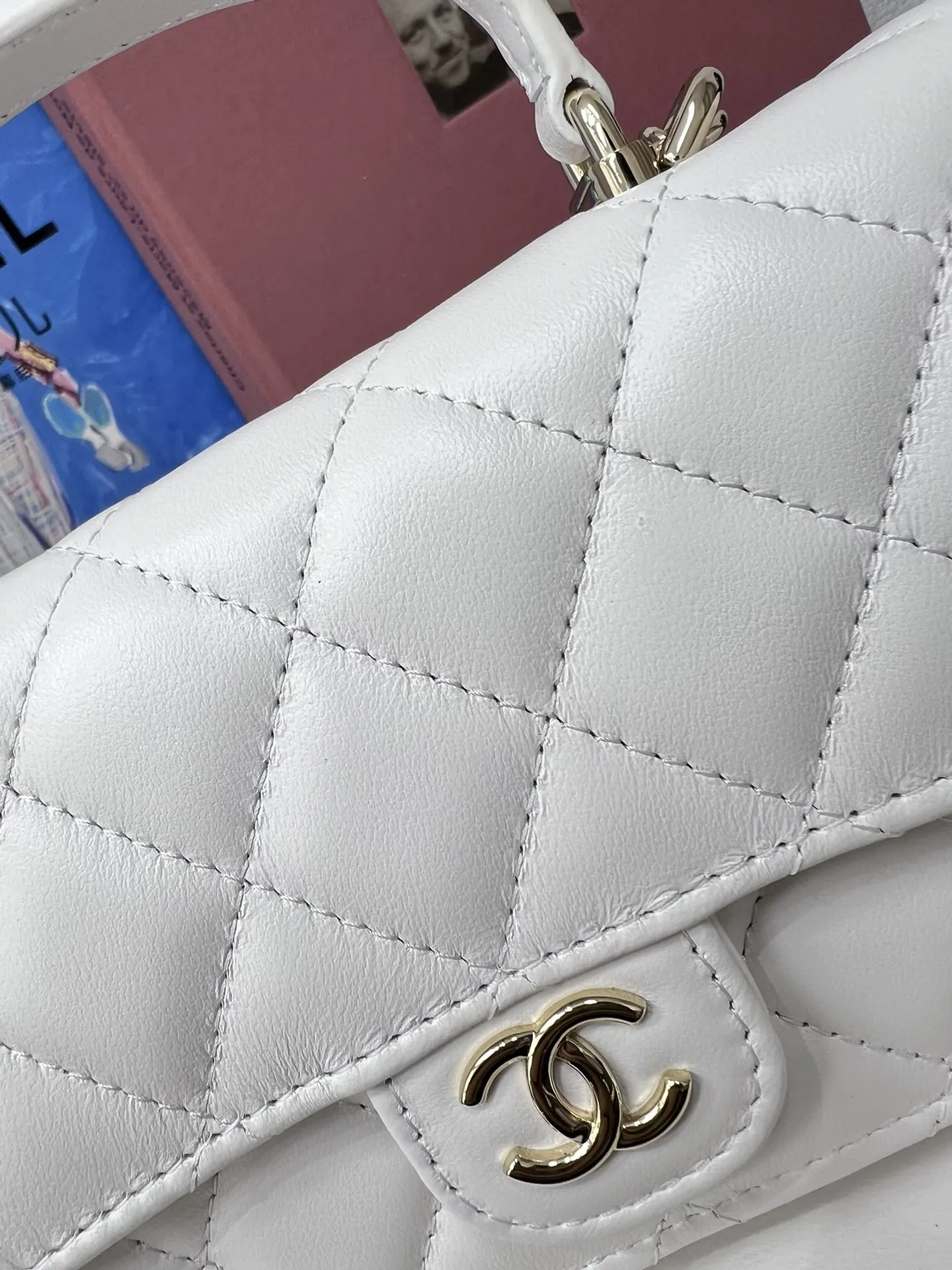 CHANEL 浅粉色荔枝纹牛皮翻盖链条包 小号款