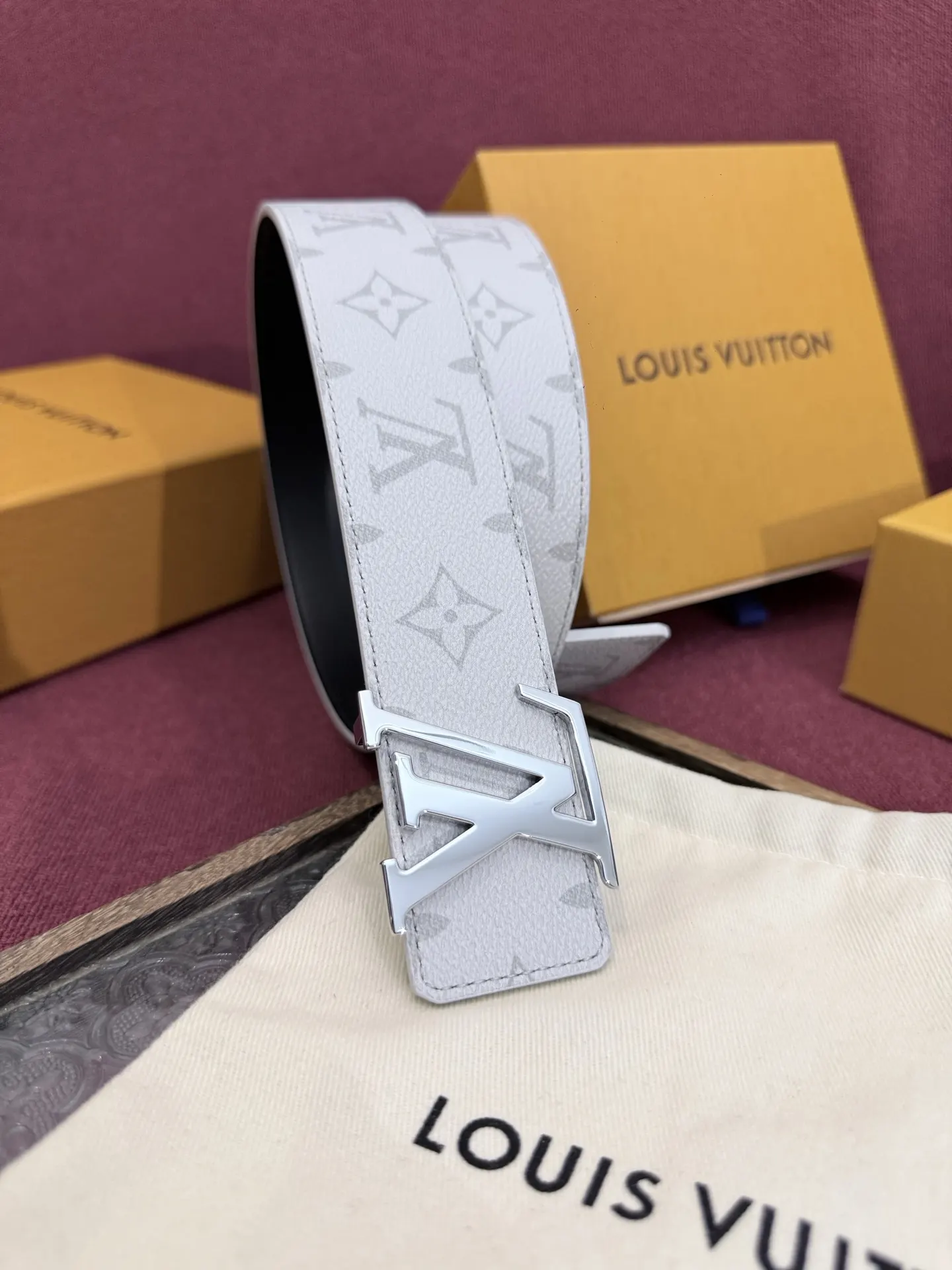 LV 綠色 雙面腰帶 商務休閒款(數字2) LV 綠色 雙面腰帶 商務休閒款(數字2)