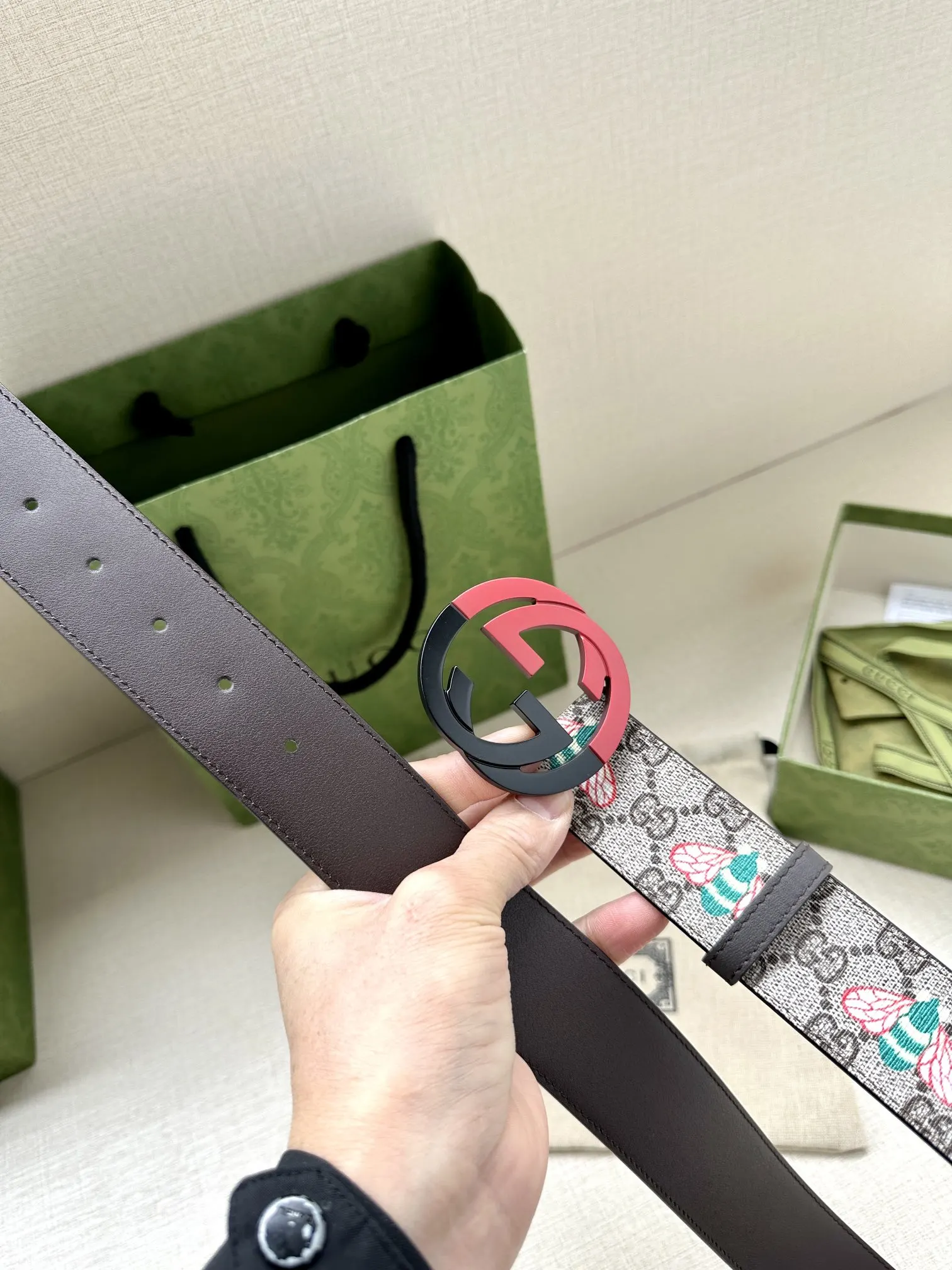 Gucci 双G扣牛皮腰带
