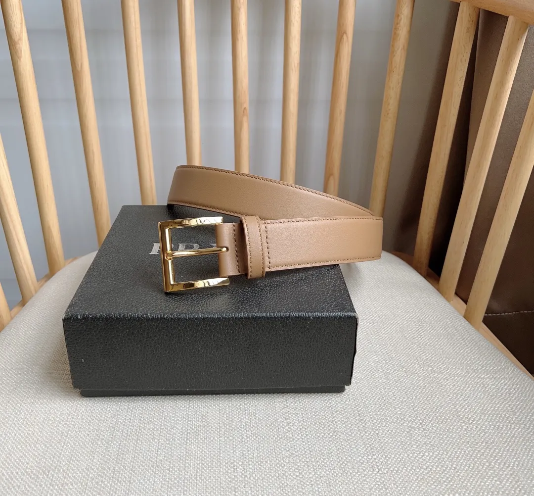 PRADA 皮革 腰带 通勤搭配款