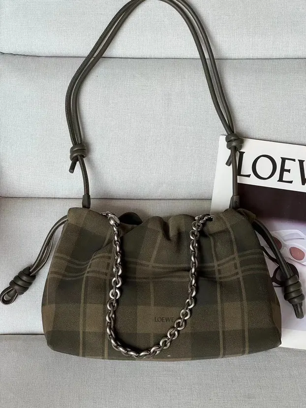 Loewe 麂皮 套金屬鏈條 條長肩帶 Flamenco Purs 链条包 精致链条款