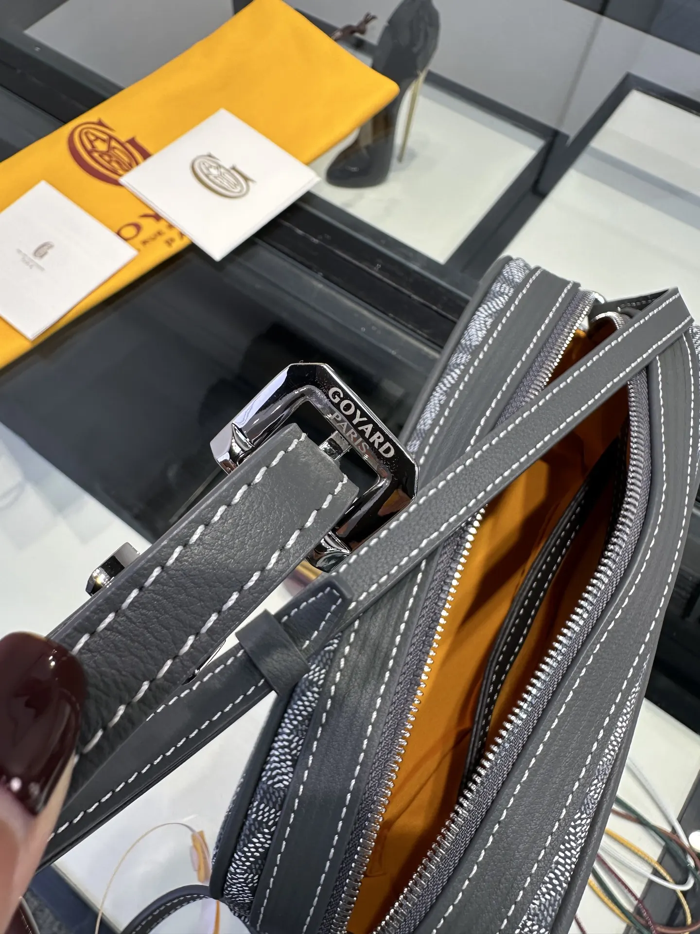 Goyard 灰色 Cap Vert相机包 斜背包 灰色 是戈雅的經典 輕便斜挎款