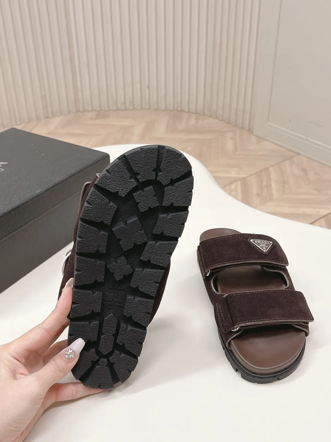 Prada 三角标 拖鞋 休闲凉拖