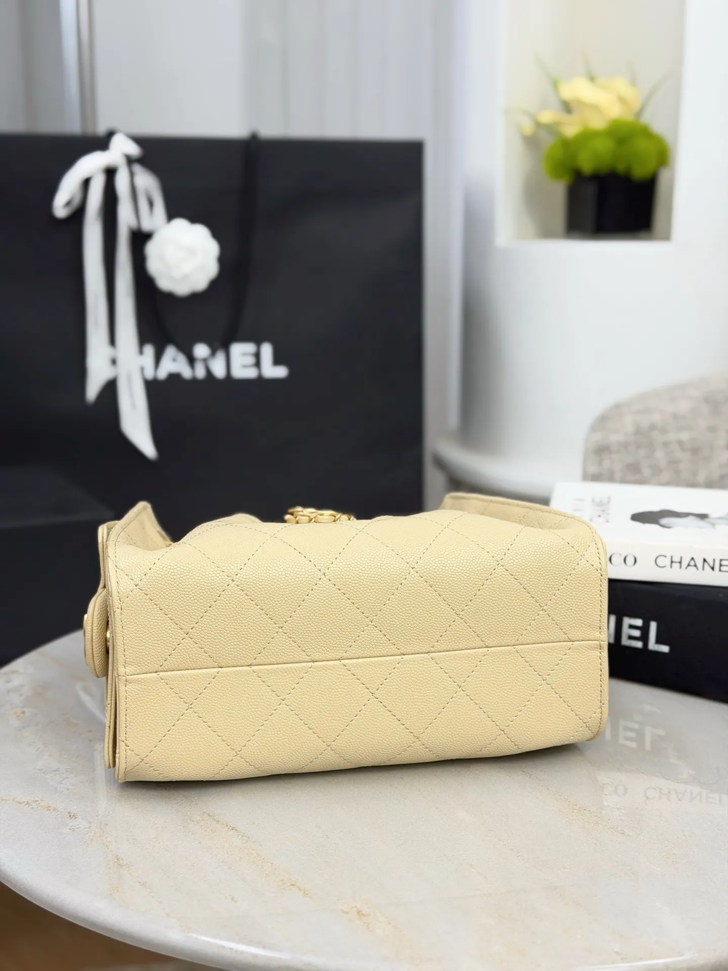 Chanel 22 金色 皮革 斜背包