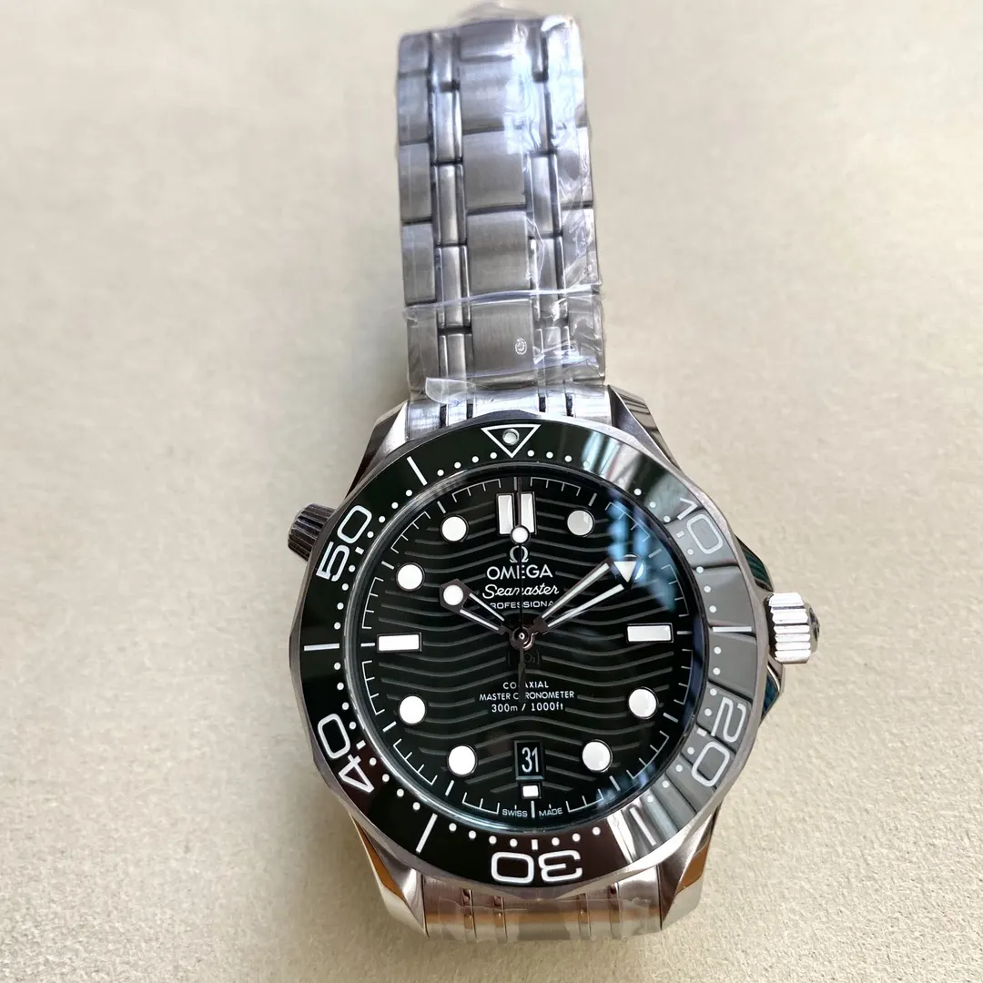 Omega 白色 OR Factoy将开启传奇的篇章 手錶 經典腕表款