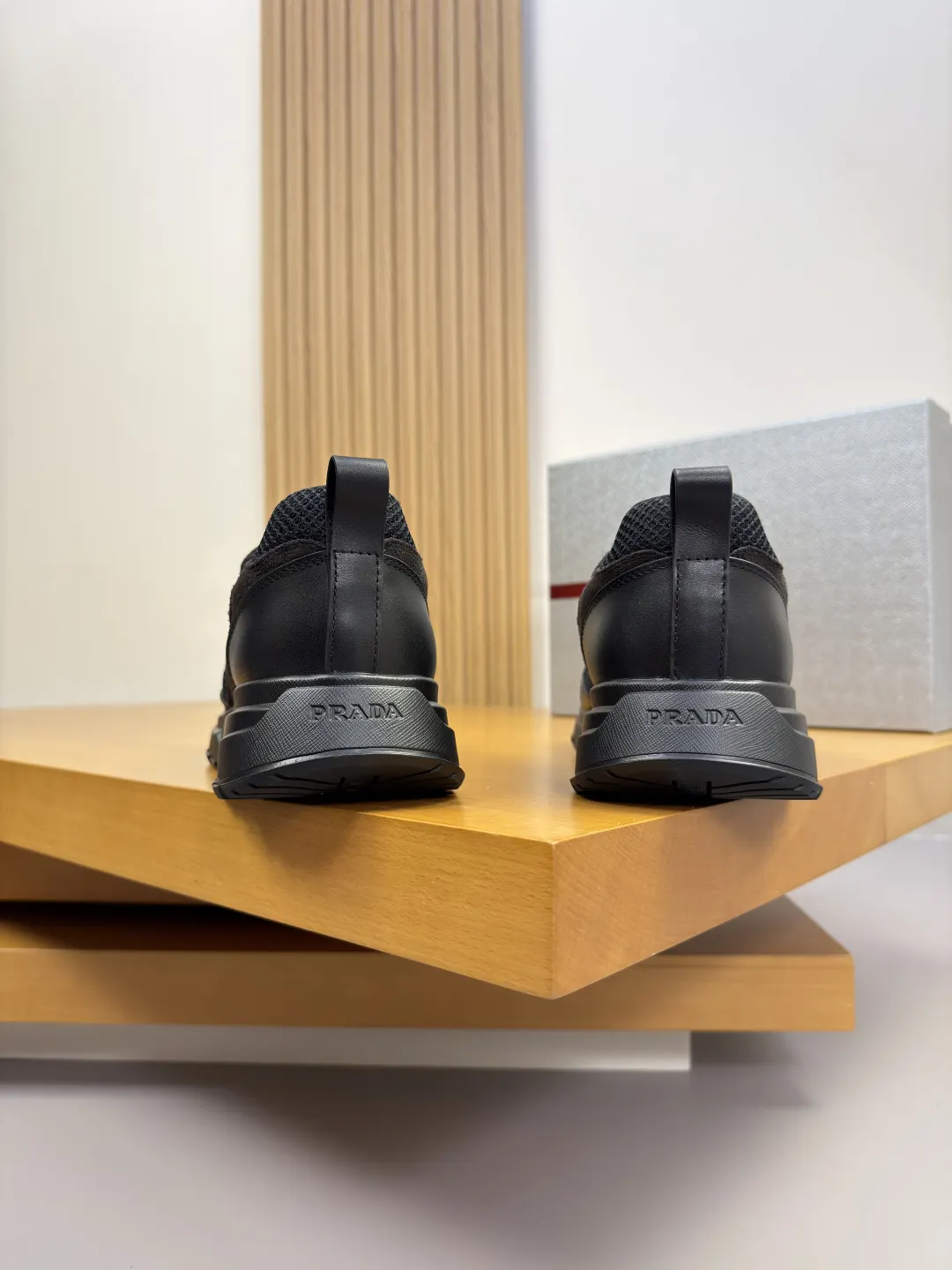 Prada 牛皮 帆布 Logo 运动鞋 休闲运动