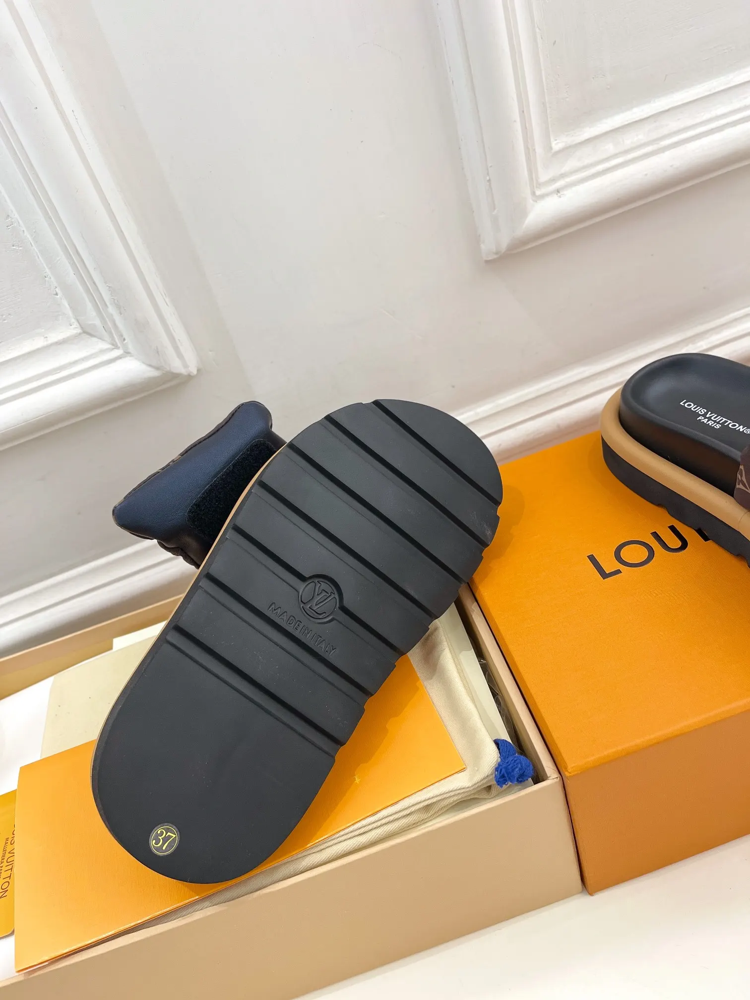 LV platform slippers, casual and versatile Image 9 LV platform slippers, casual and versatile Image 9