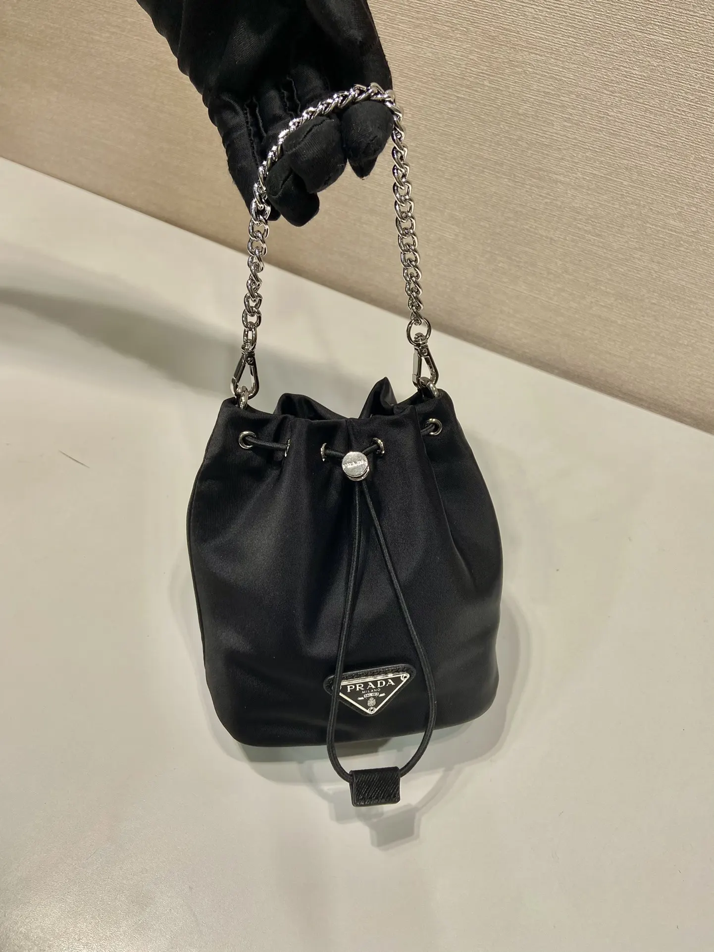 Prada Re-Nylon 1BH612 迷你 水桶包