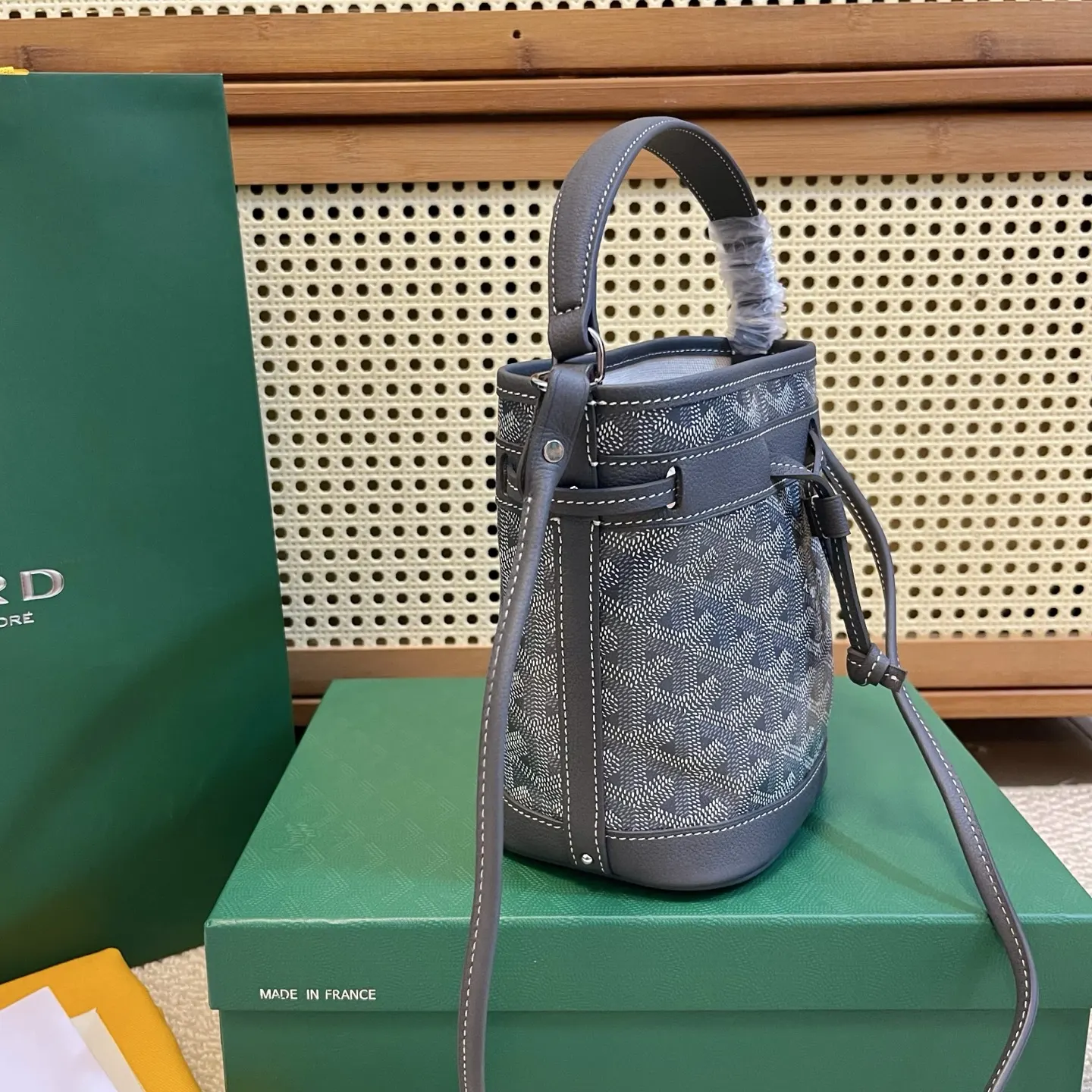Goyard 皮革 轻盈小巧去始终保持标志性水桶百搭造型 水桶包 休闲水桶款