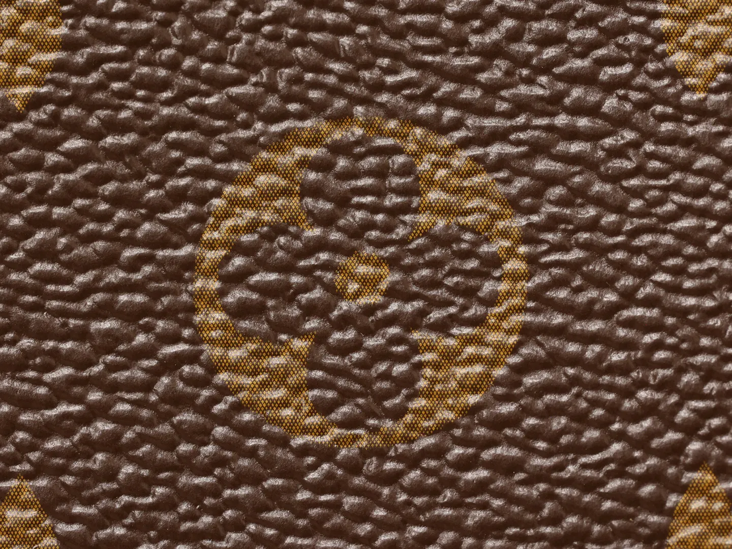 CarryAll 按扣环形刻印字体深浅统一 弧度规整 字符间距标准严谨 水桶包 休閒水桶款